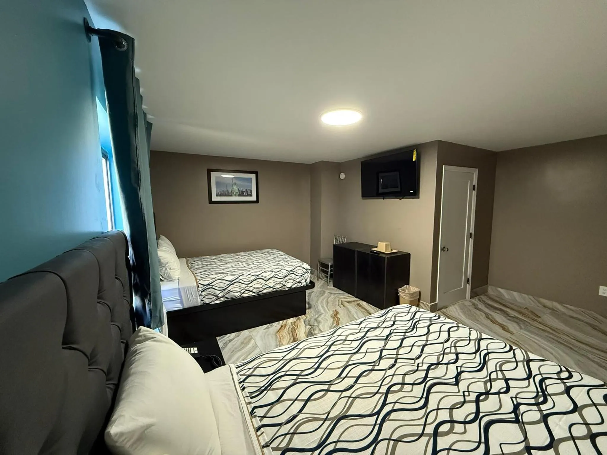 Bed in Beauty Rest Hotel
