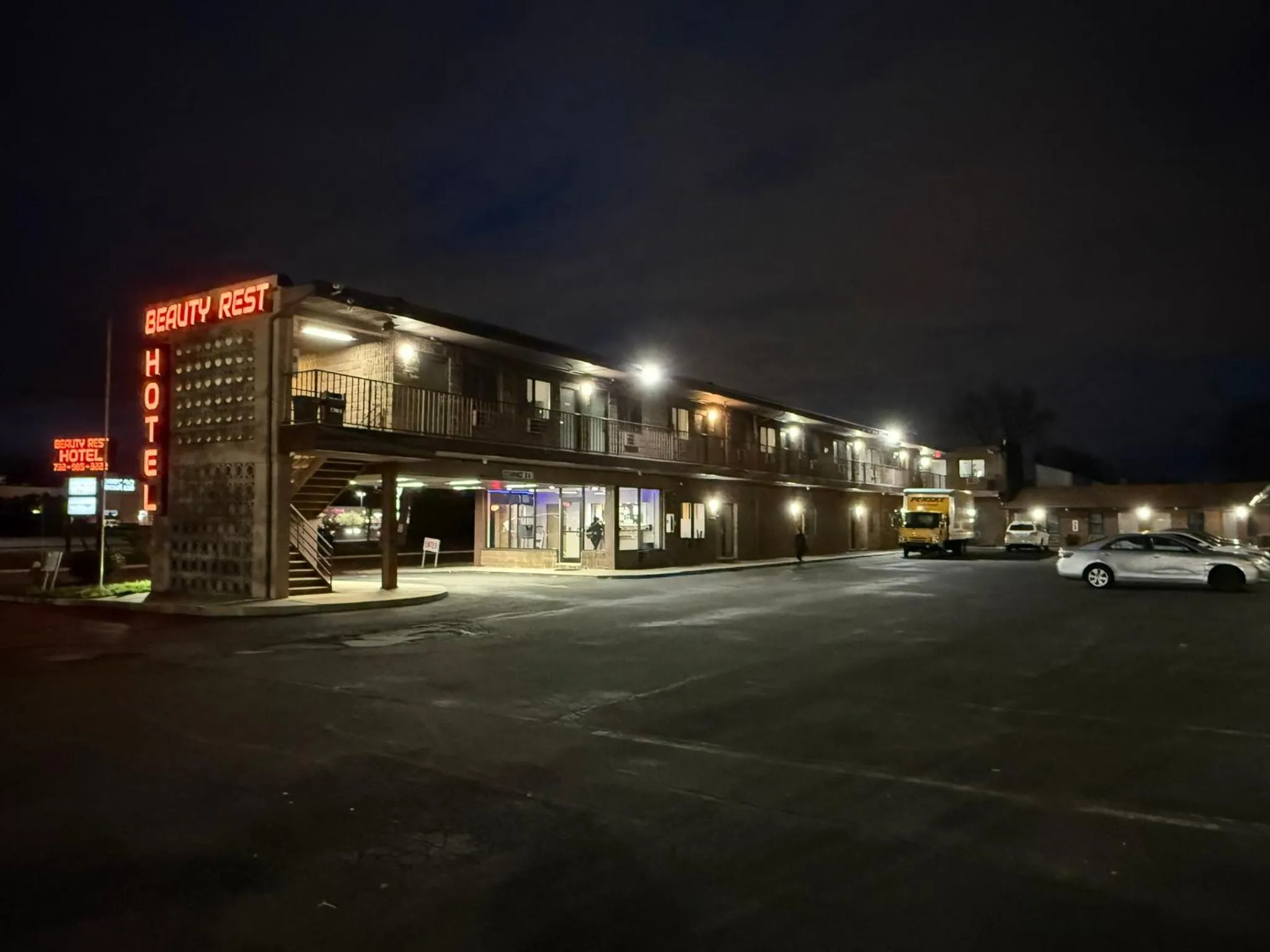 Property building in Beauty Rest Hotel