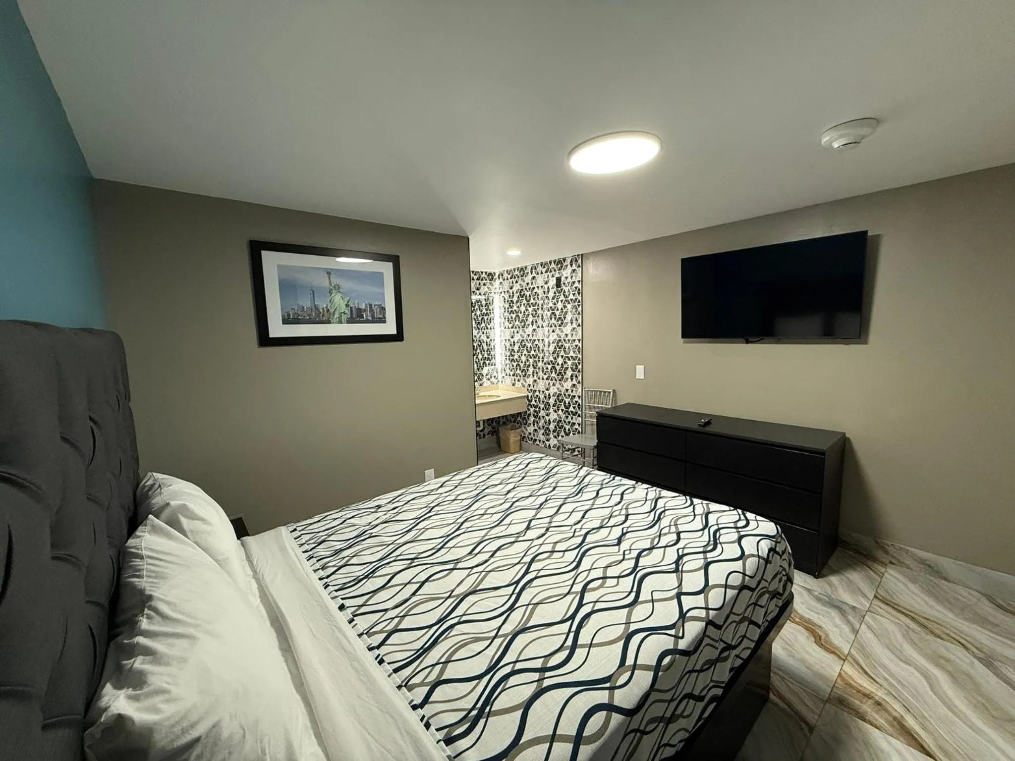 Bed in Beauty Rest Hotel