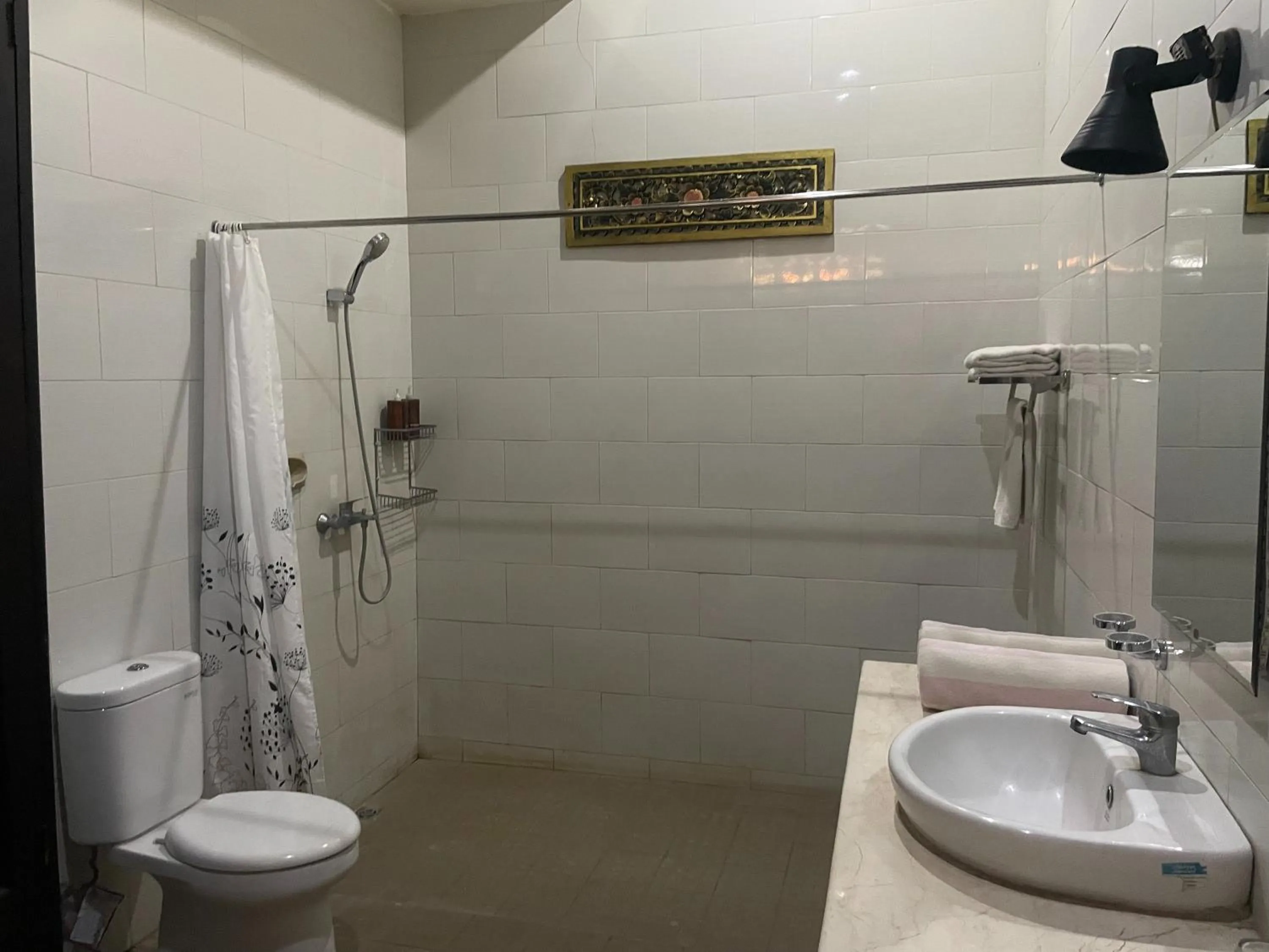 Shower in Graha Madesimon