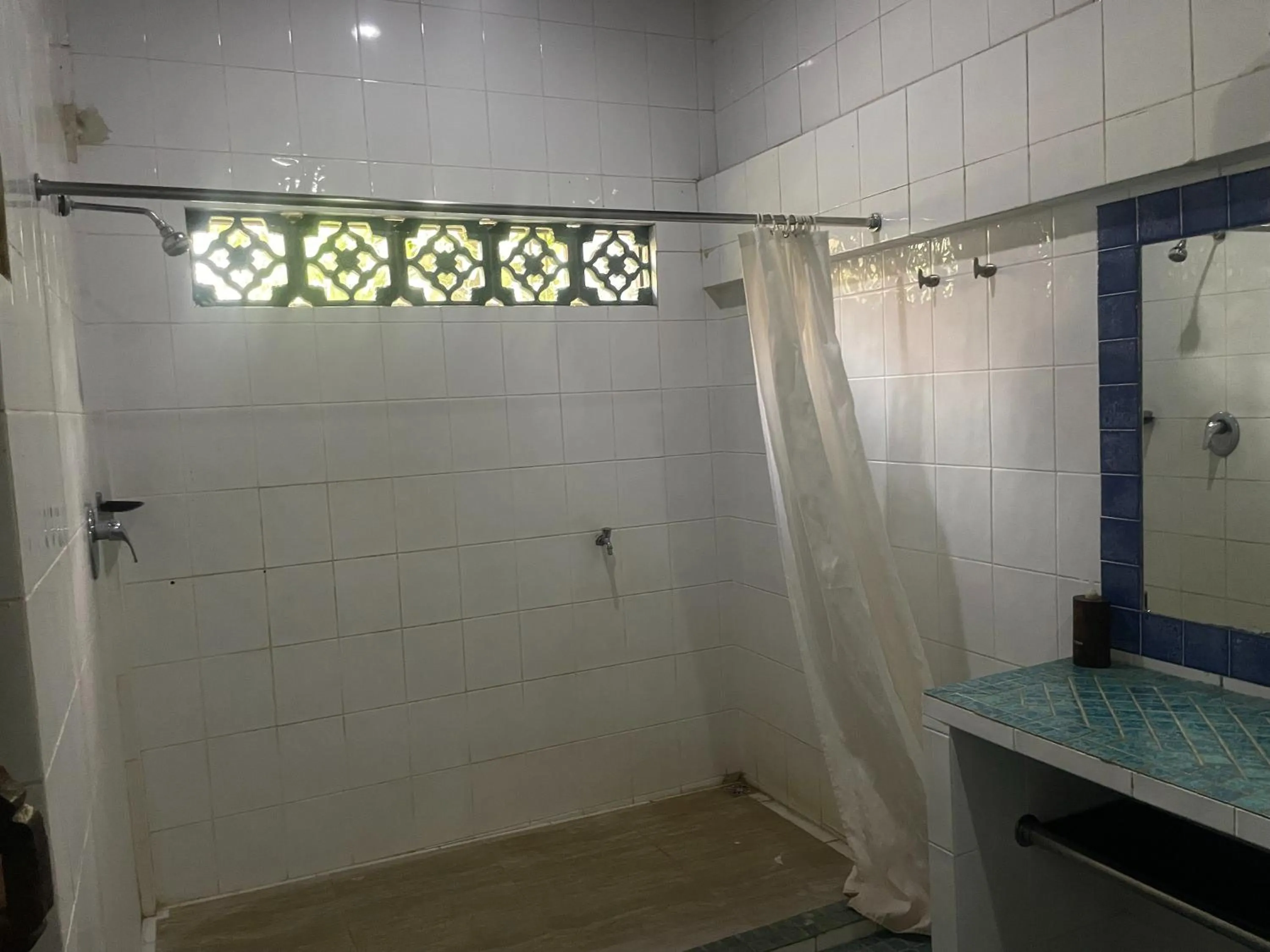 Shower in Graha Madesimon