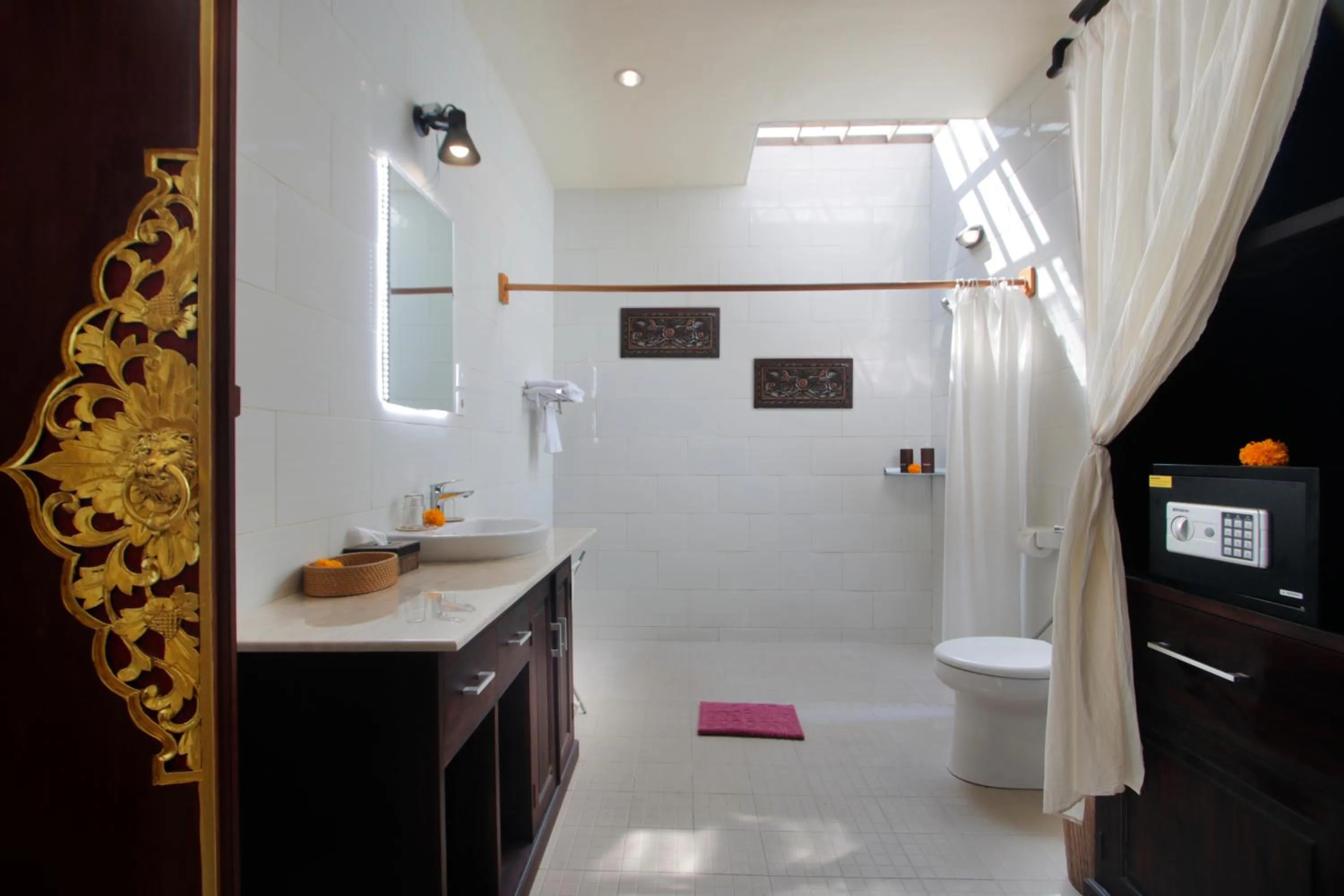 Bathroom in Graha Madesimon