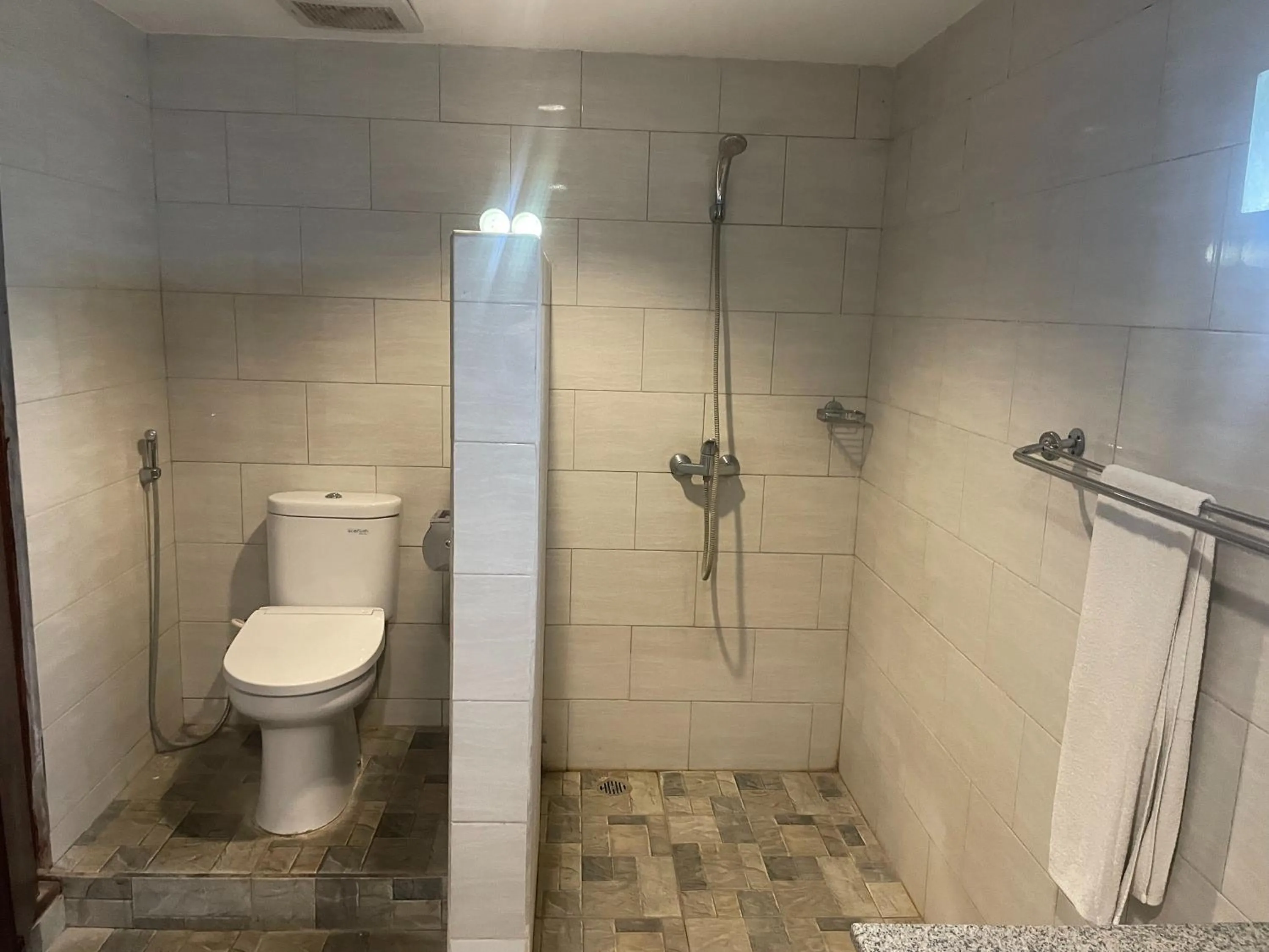 Shower in Graha Madesimon