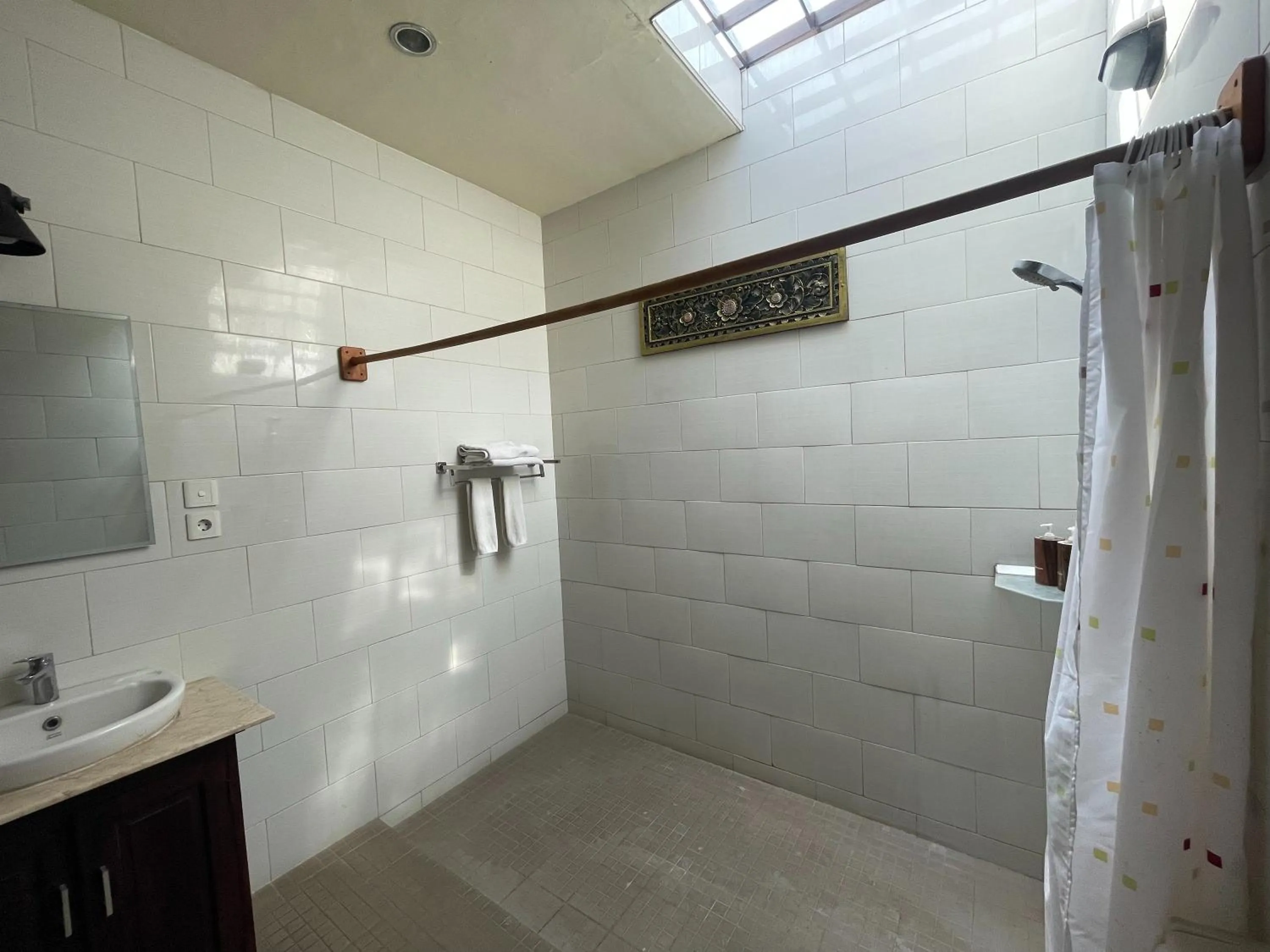 Shower in Graha Madesimon