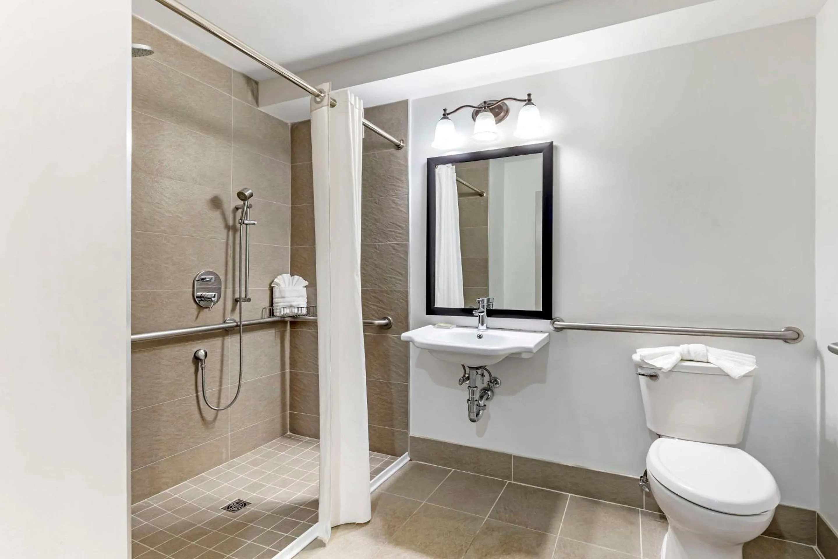 Bedroom in Country Inn & Suites by Radisson, Annapolis, MD