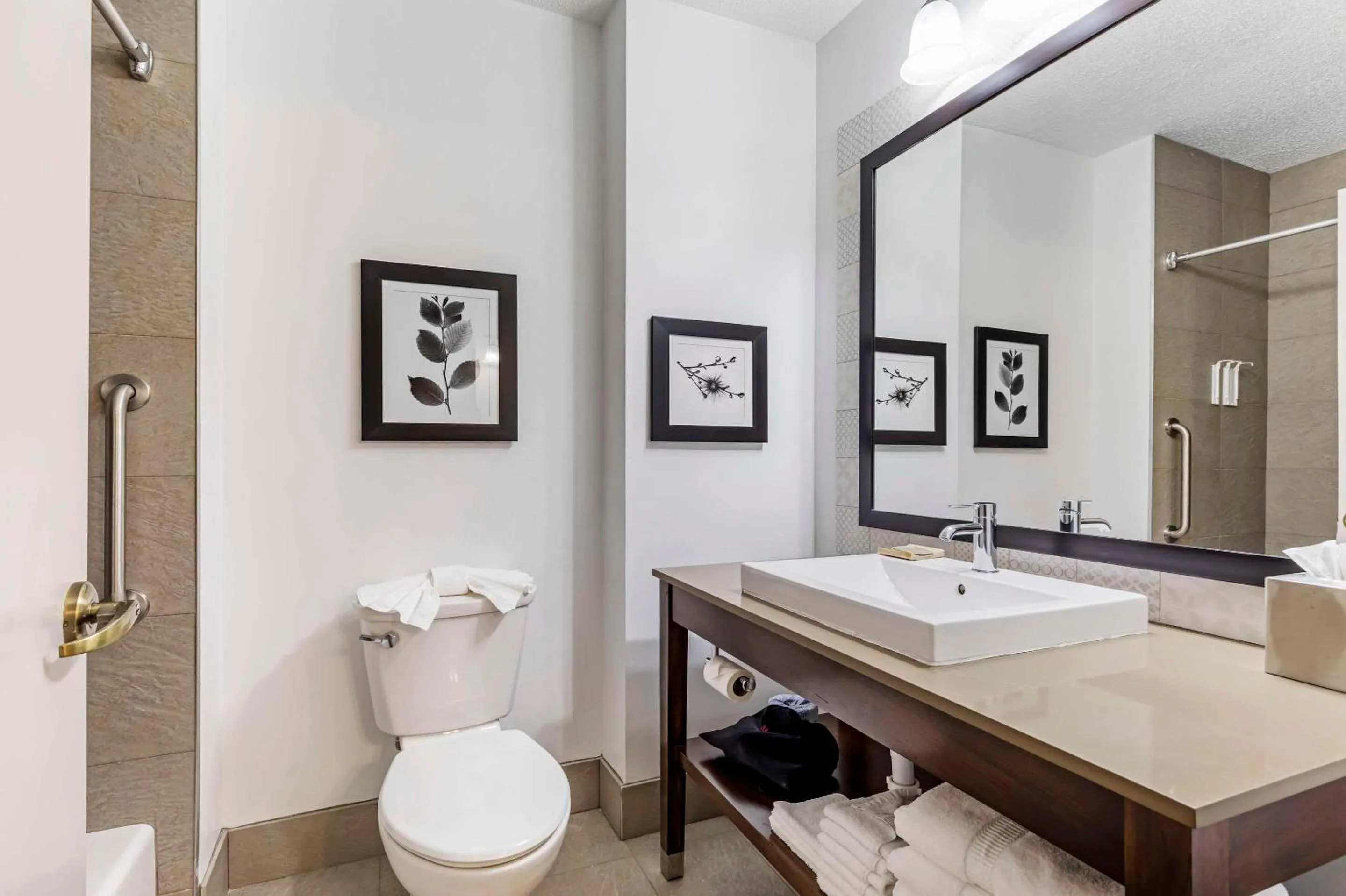 Bedroom in Country Inn & Suites by Radisson, Annapolis, MD