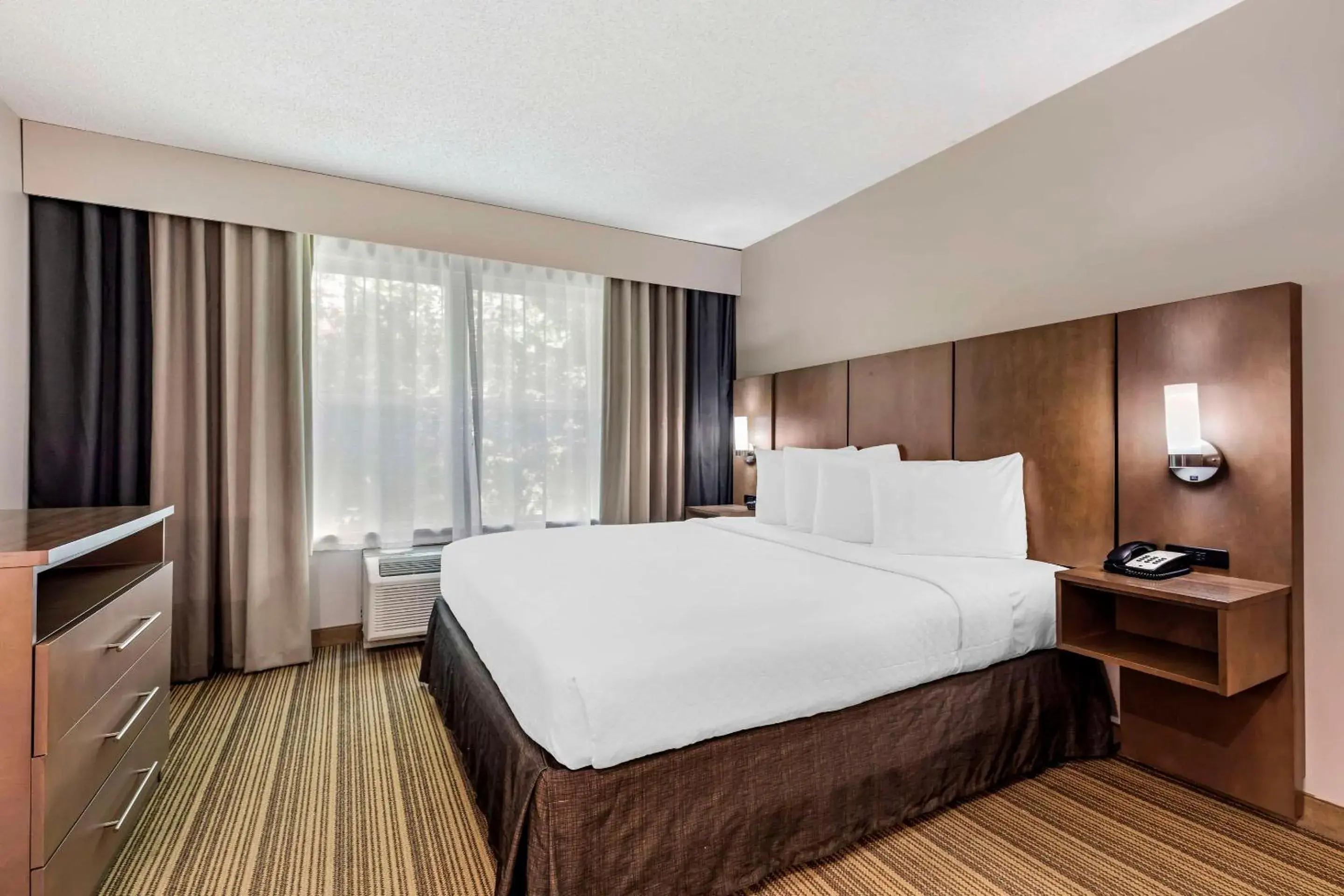 Bedroom, Bed in Country Inn & Suites by Radisson, Annapolis, MD Bedroom, Bed in Country Inn & Suites by Radisson, Annapolis, MD