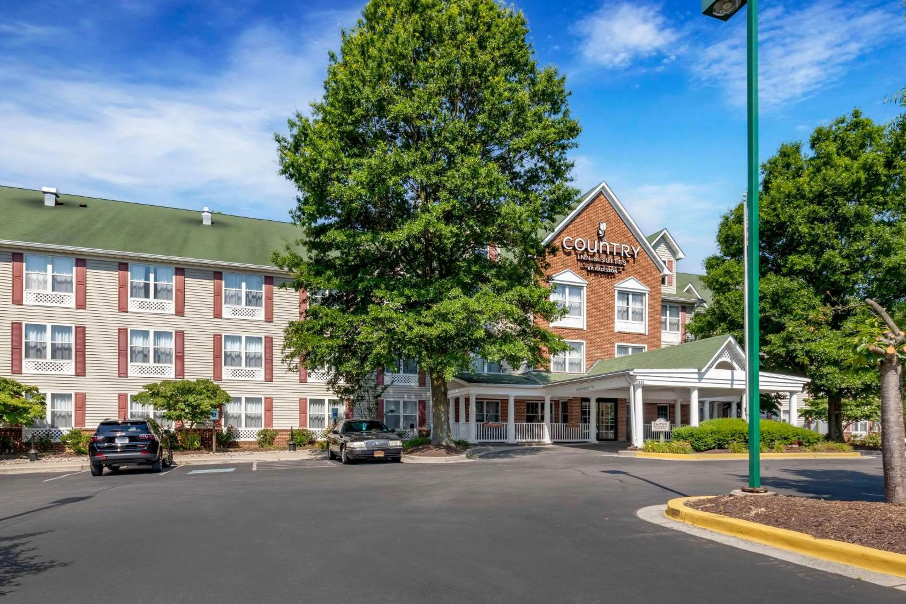 Property building in Country Inn & Suites by Radisson, Annapolis, MD
