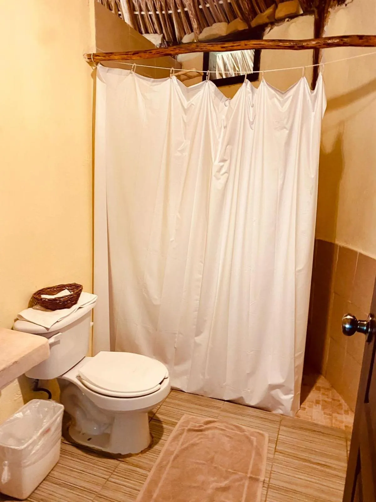 Toilet in Cabanas Jaalkab