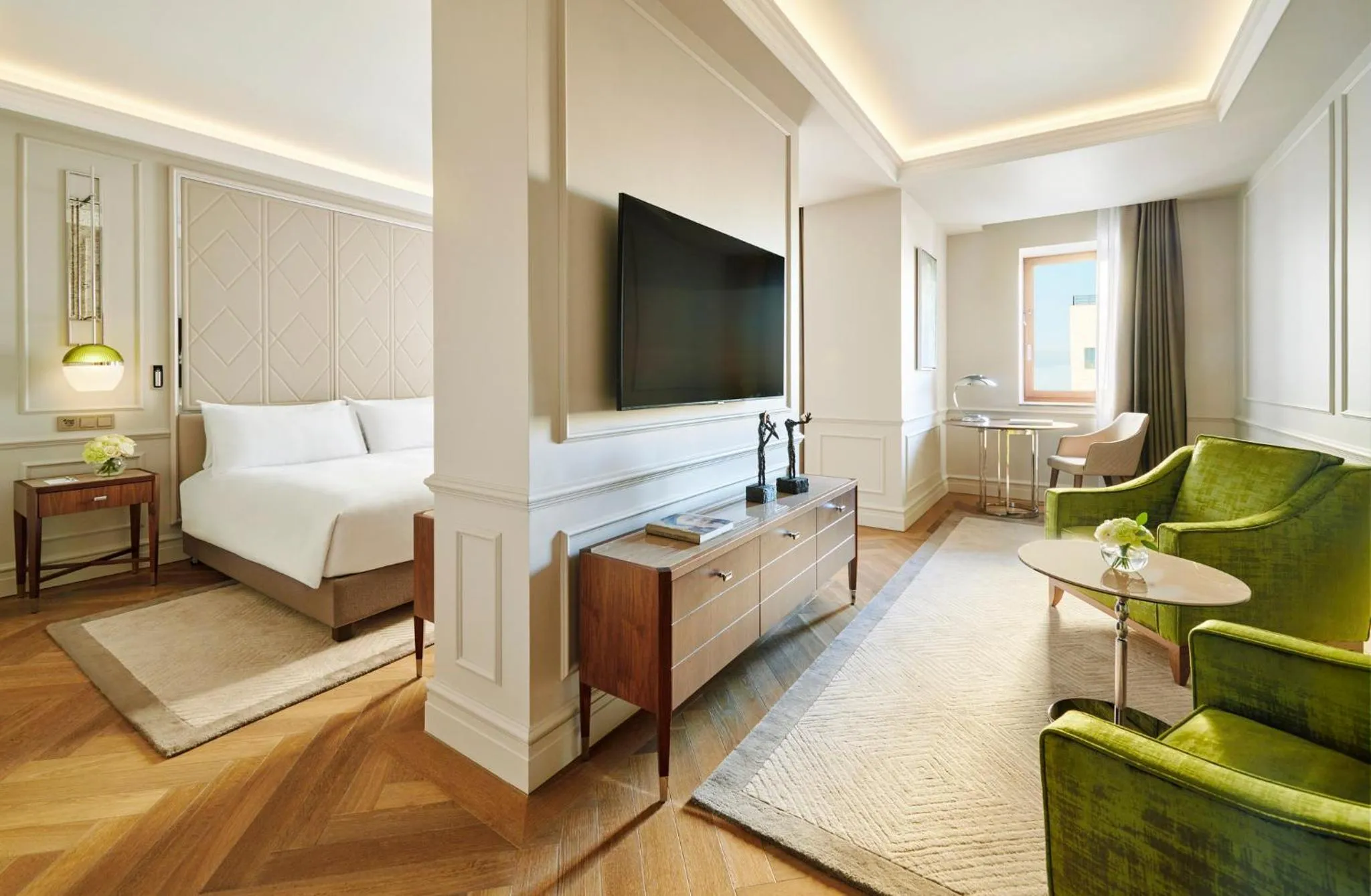 Photo of the whole room, Bed in InterContinental Athenee Palace Bucharest by IHG