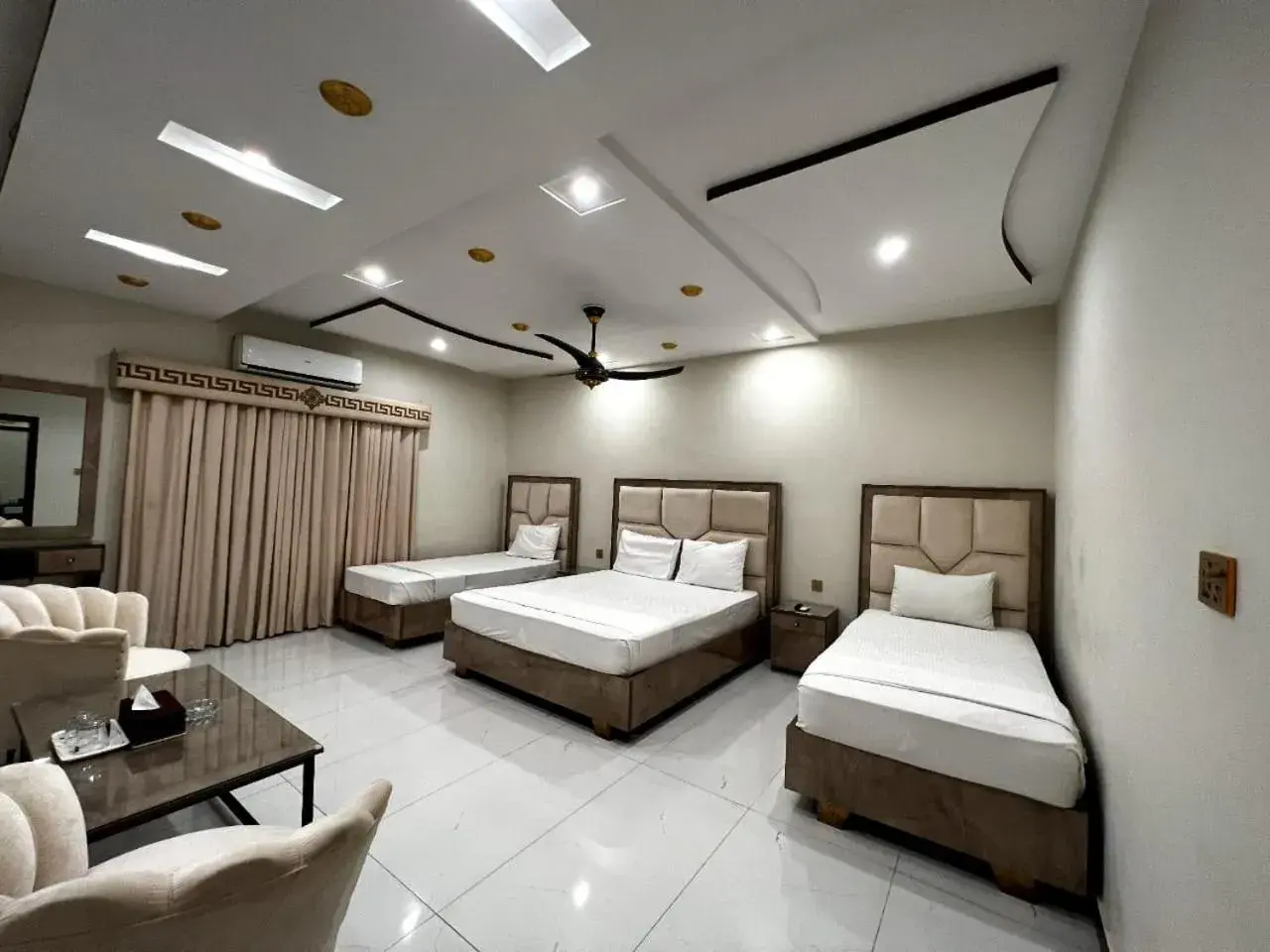 Deluxe Family Room in Dove Inn Hotel Kalma Chowk Deluxe Family Room in Dove Inn Hotel Kalma Chowk