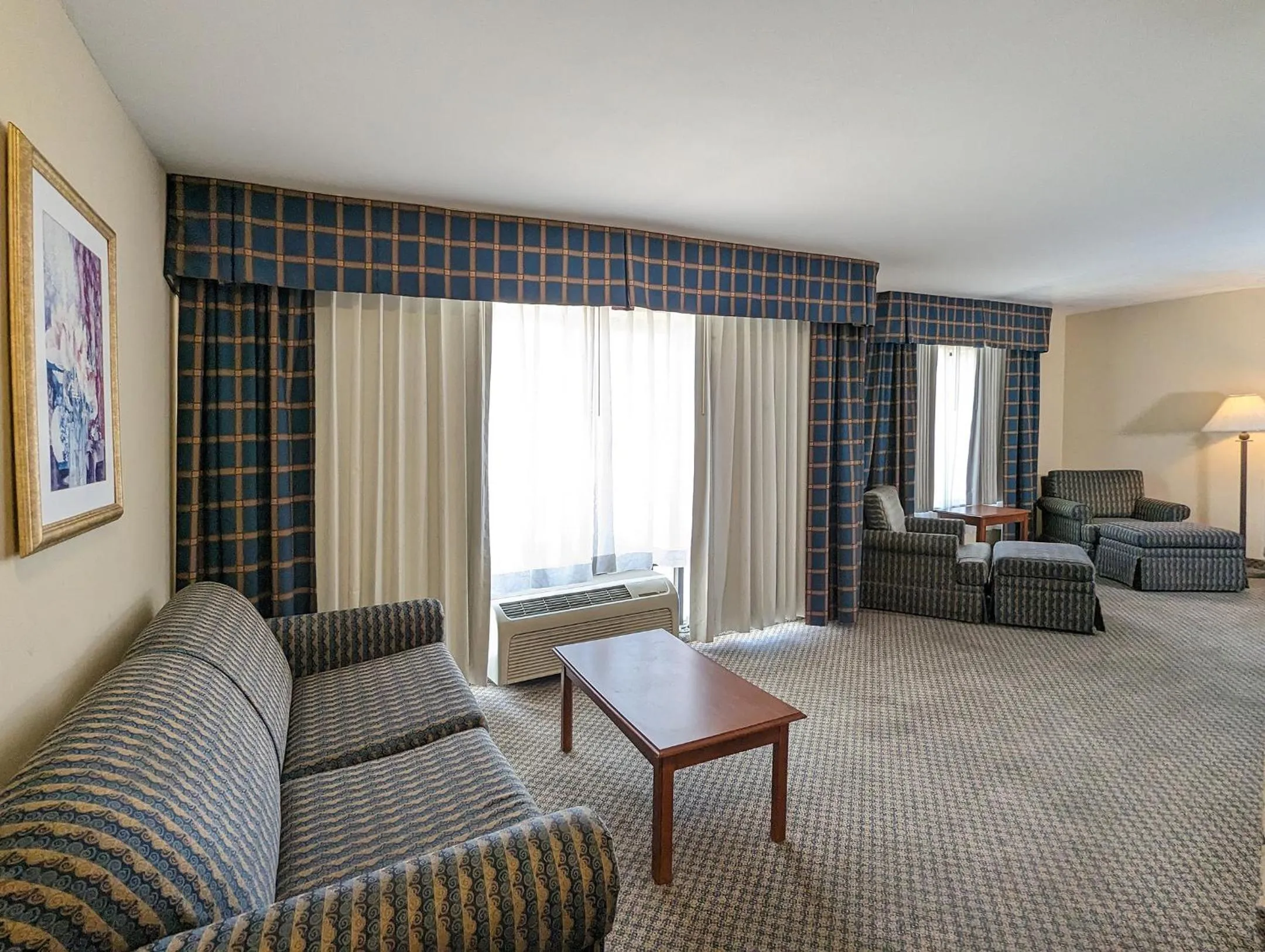 Seating area in Oasis Inn & Suites 29 Palms Hotel Joshua Tree National Park