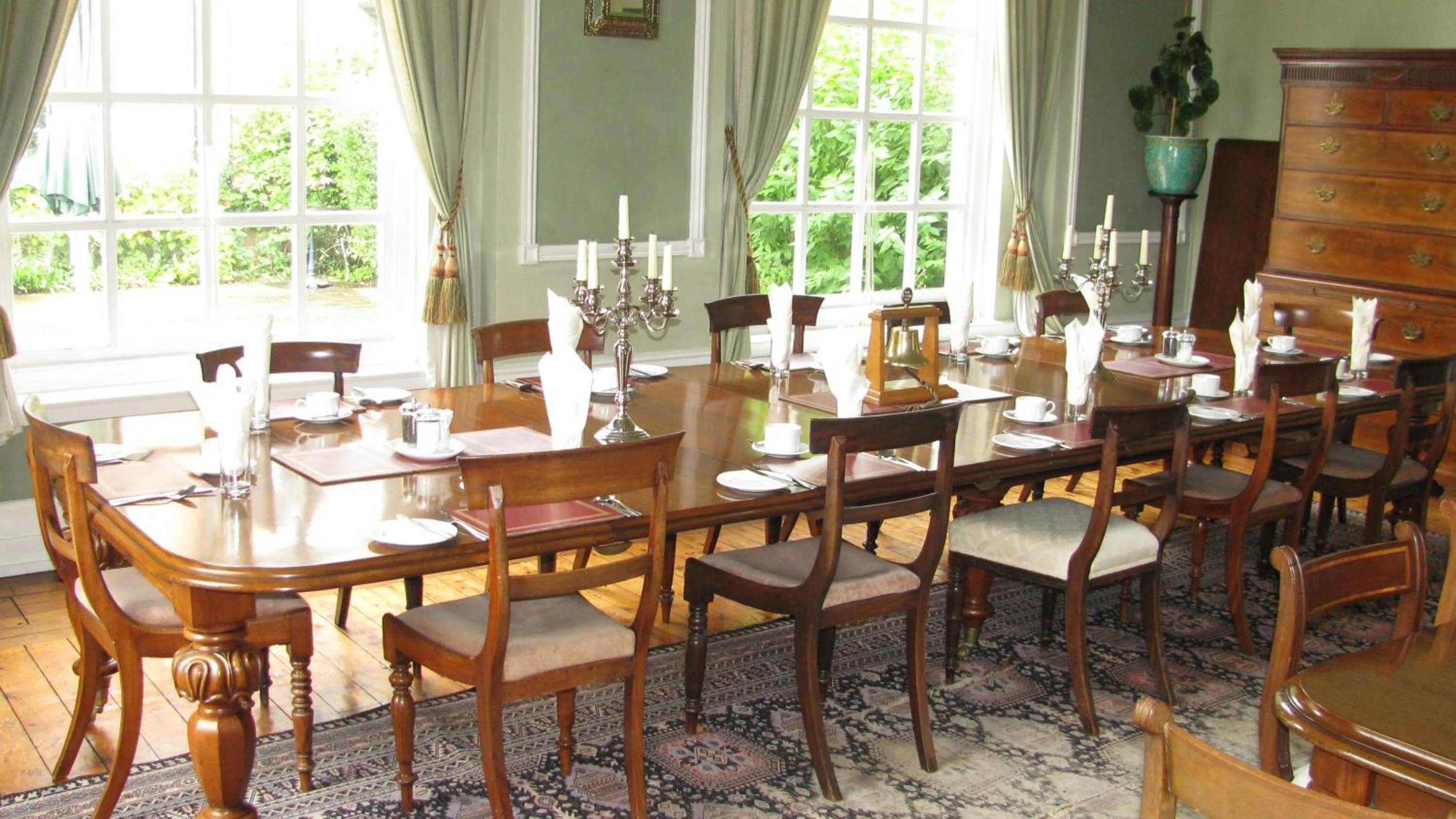 Restaurant/places to eat in Hemswell Court
