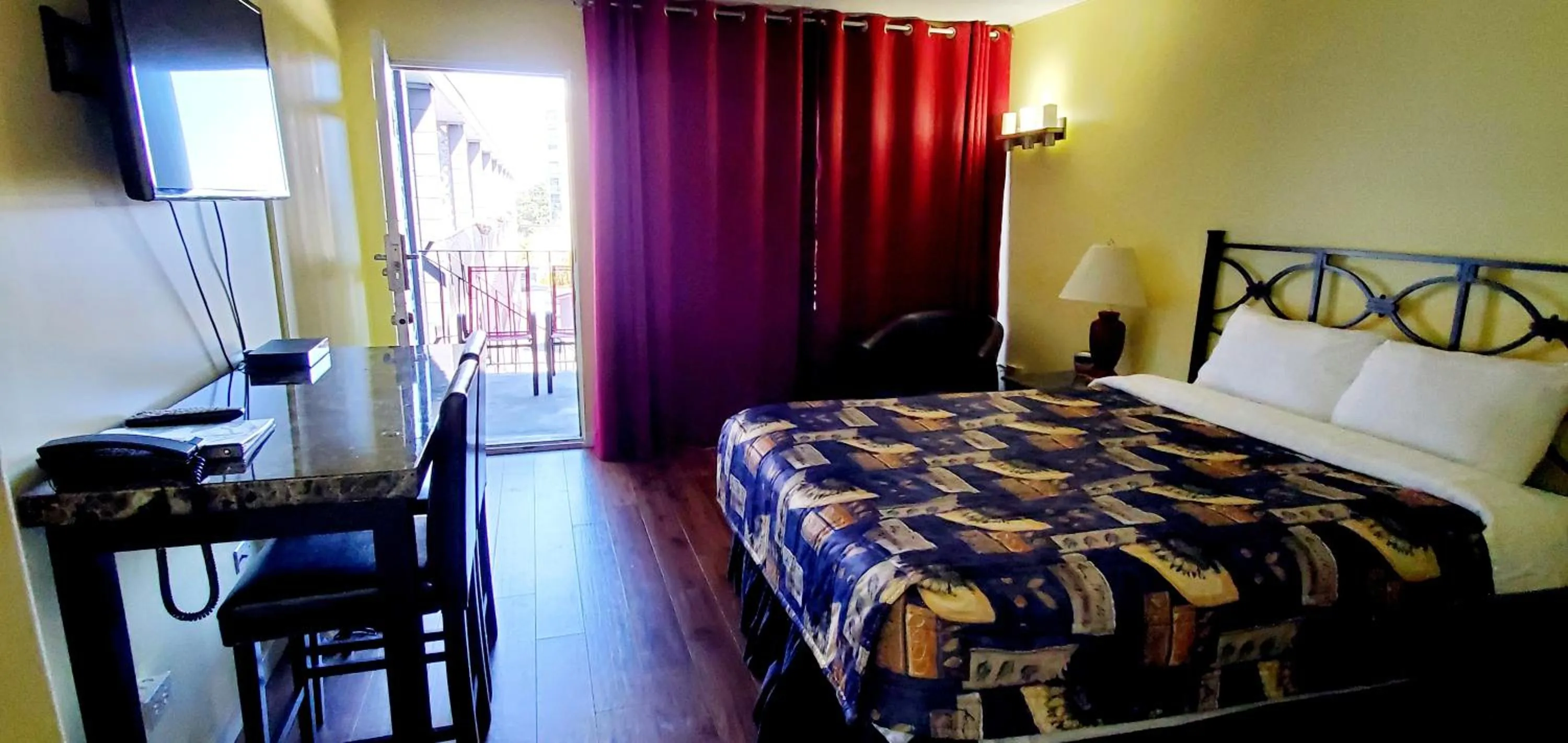 Bedroom, Bed in Port-O-Call Inn