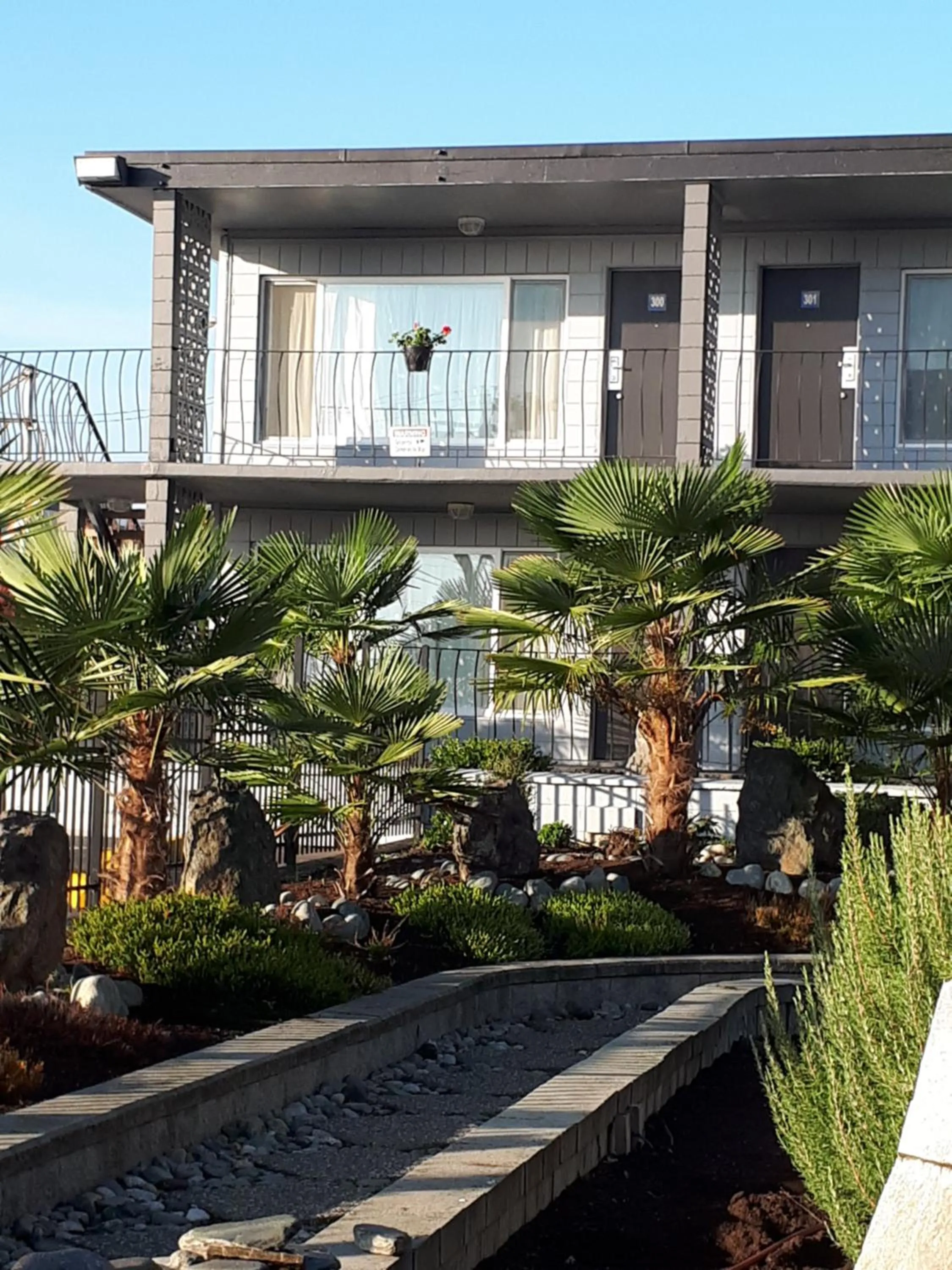 Property building in Port-O-Call Inn