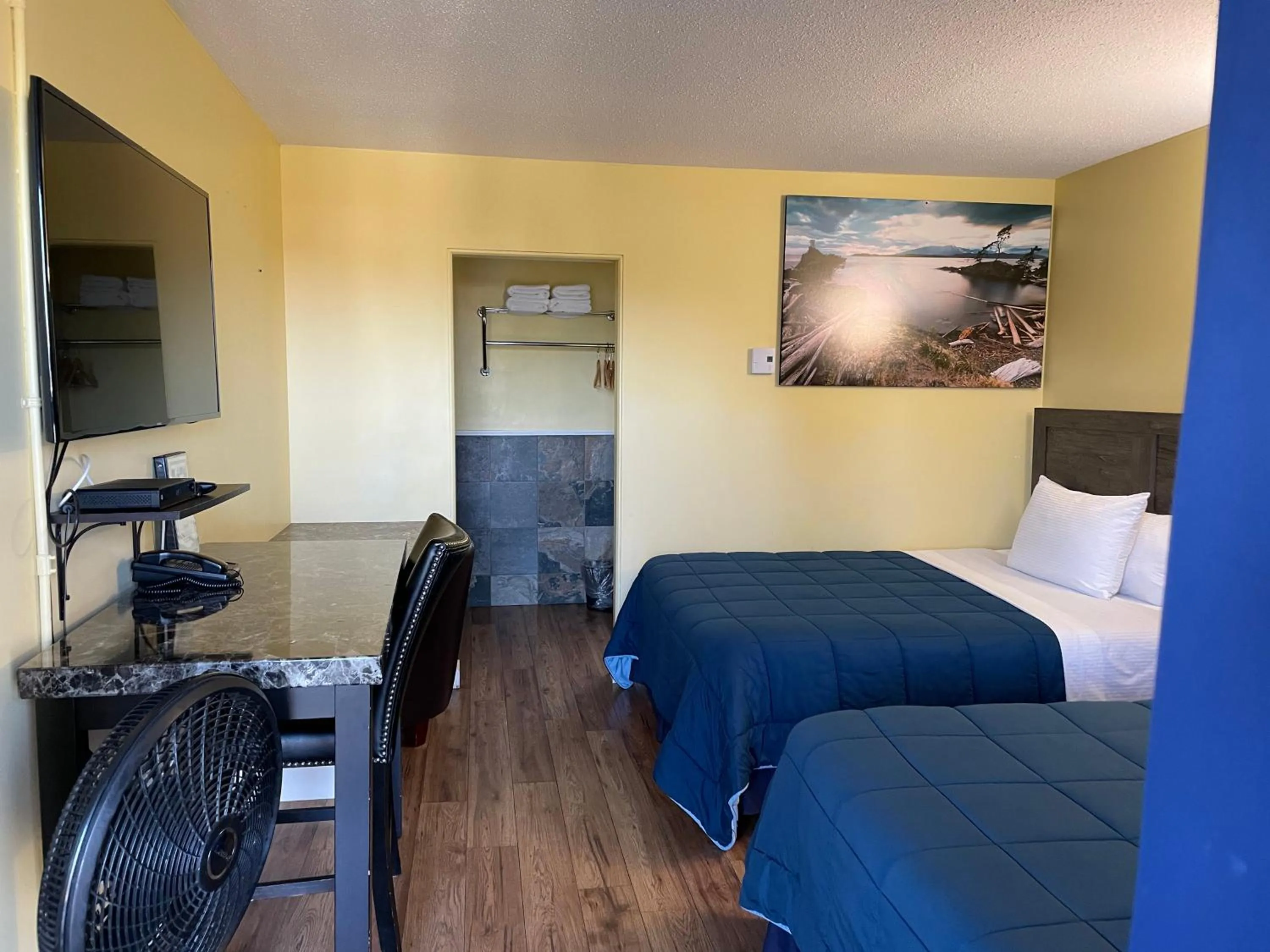 Bed in Port-O-Call Inn