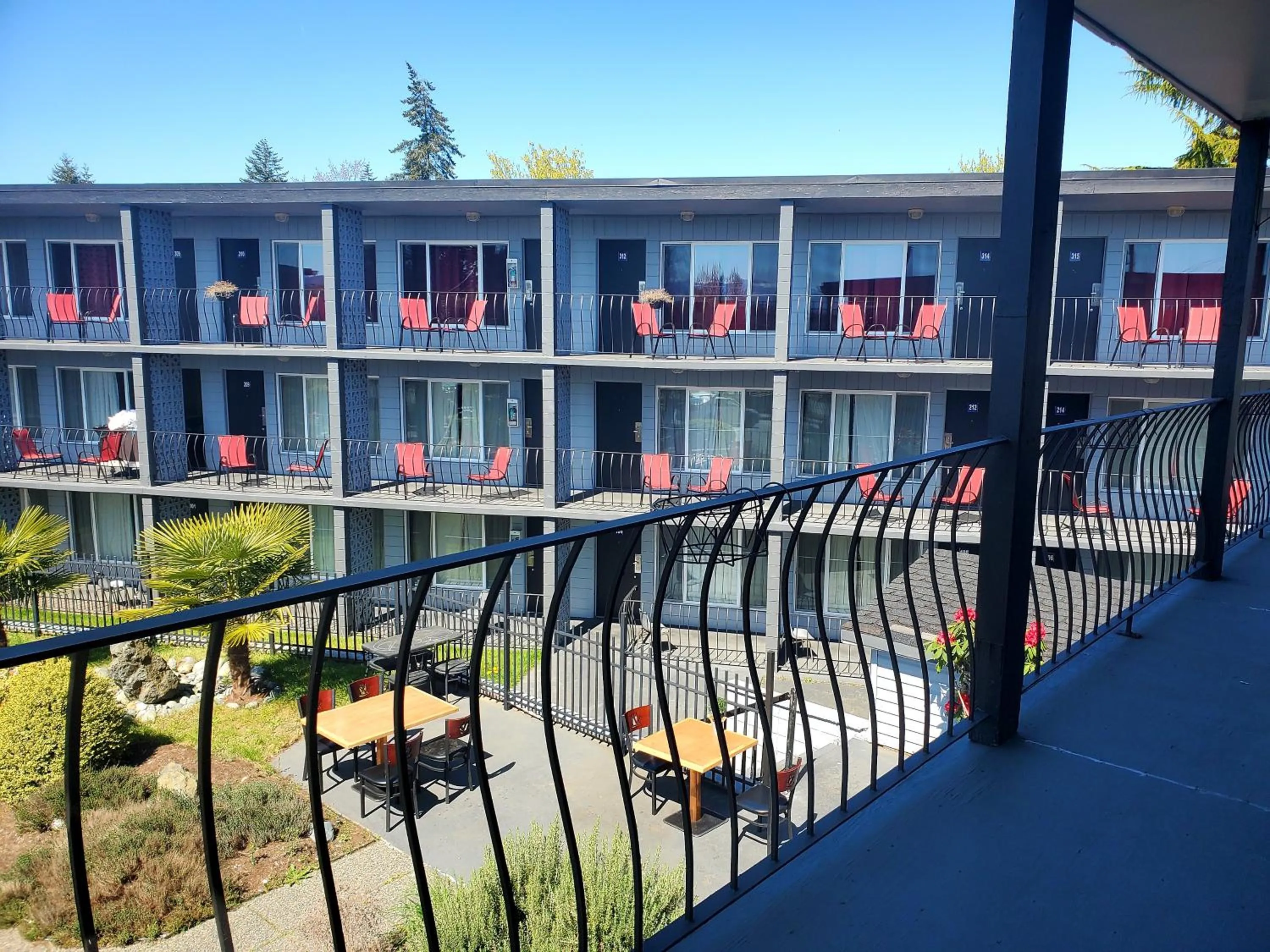 Property building in Port-O-Call Inn