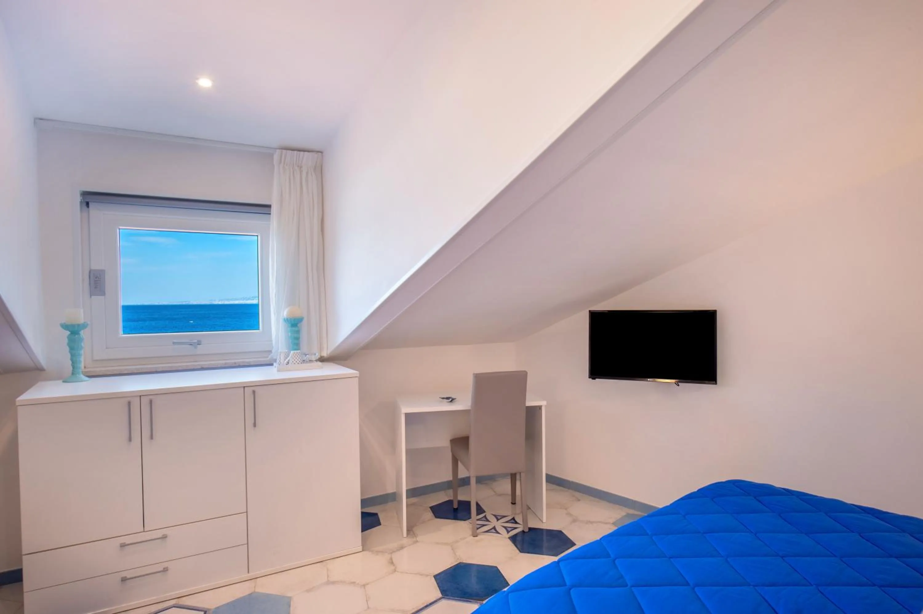 TV and multimedia, Bed in Caruso sea view