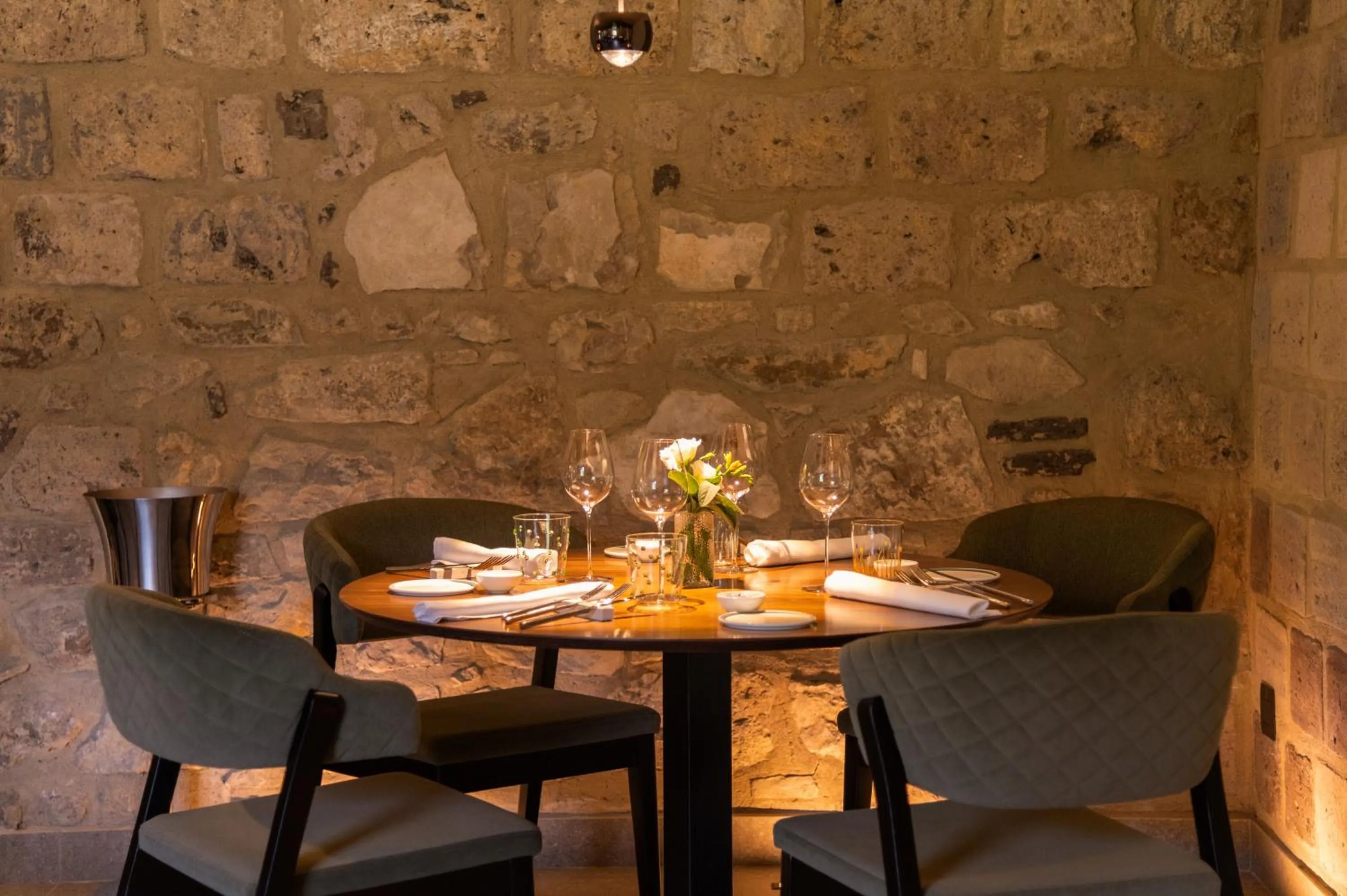 Restaurant/places to eat in Caruso sea view