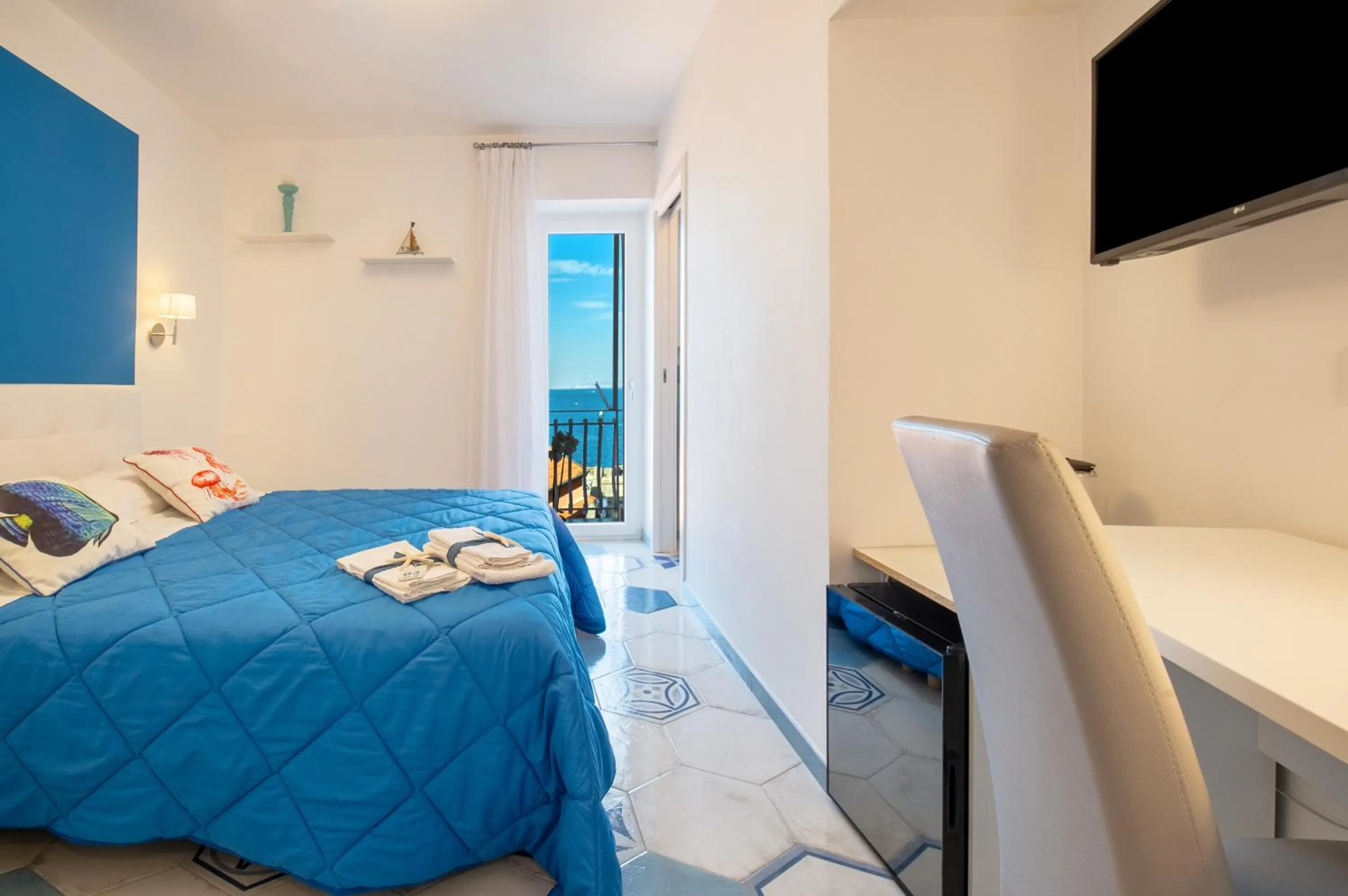 TV and multimedia, Bed in Caruso sea view