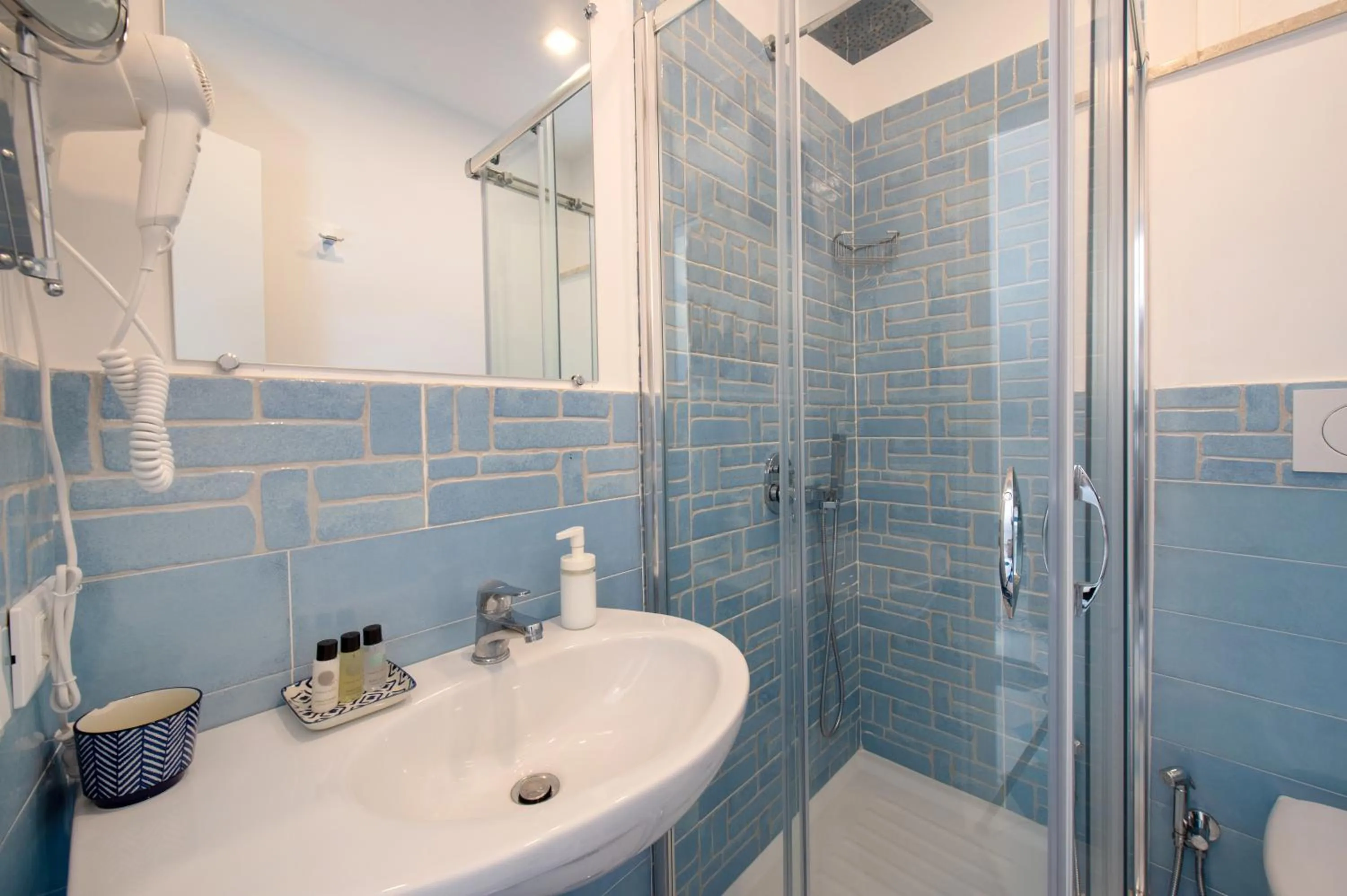 Shower in Caruso sea view