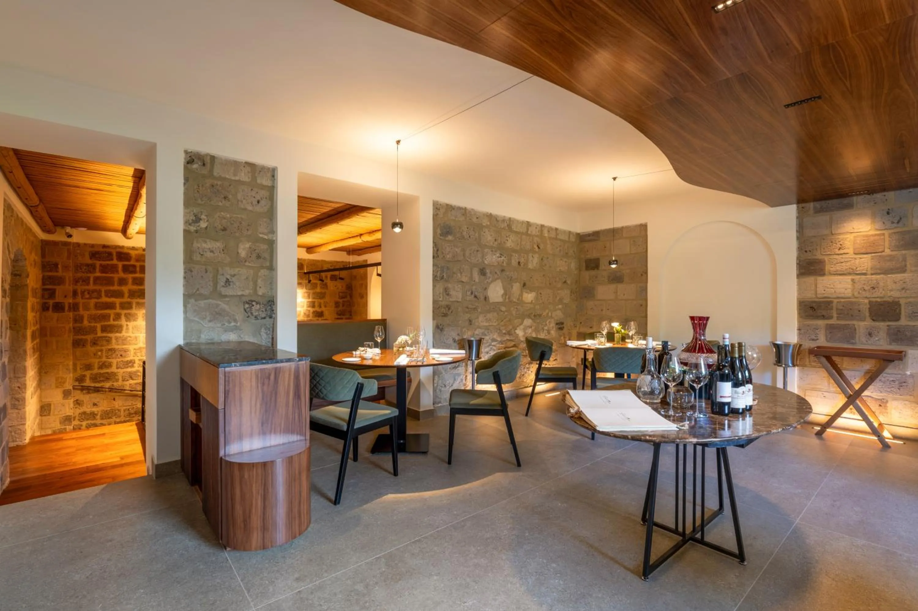 Restaurant/places to eat in Caruso sea view