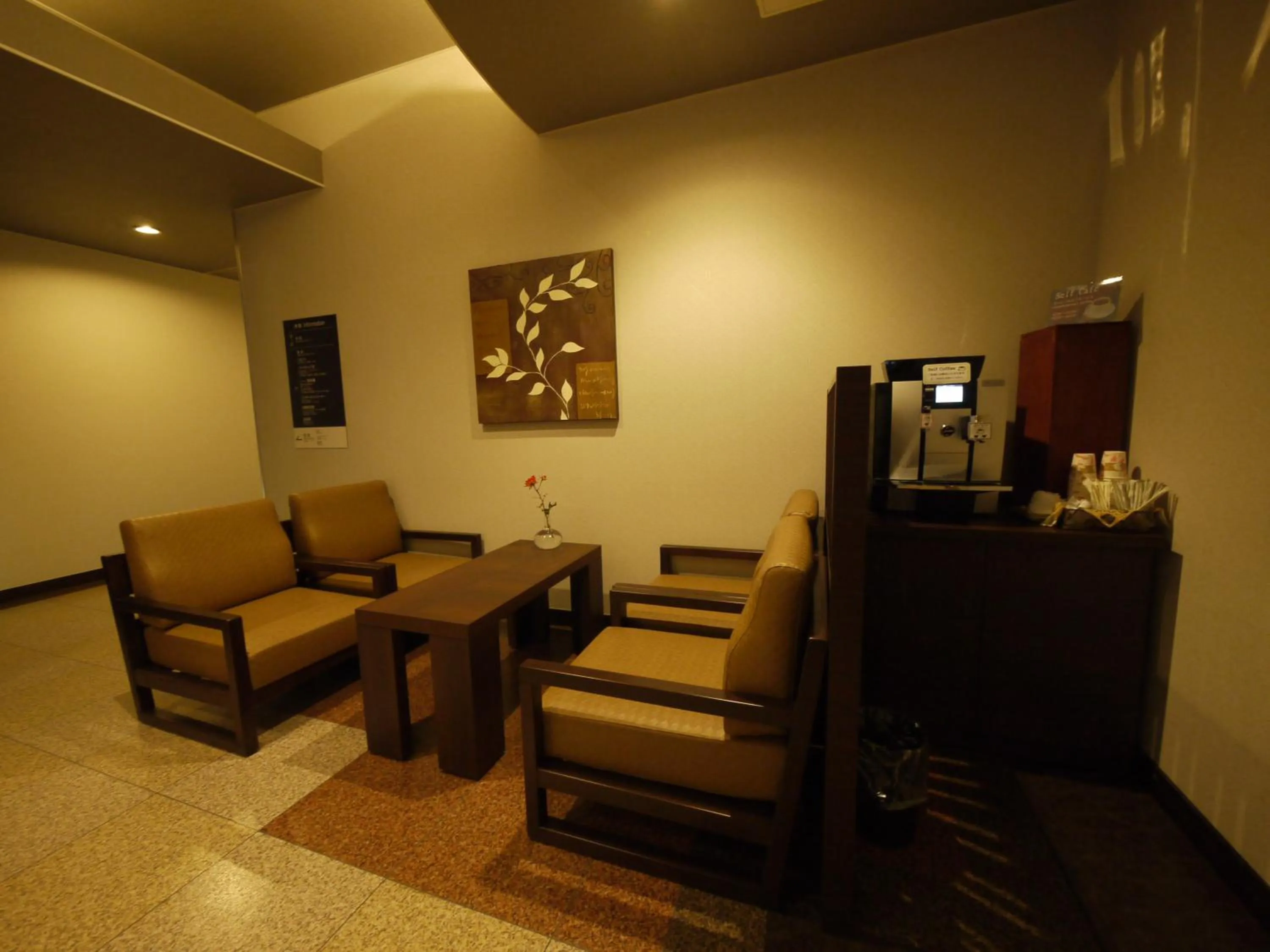 Coffee/tea facilities in Hotel Route-Inn Court Kofu Isawa