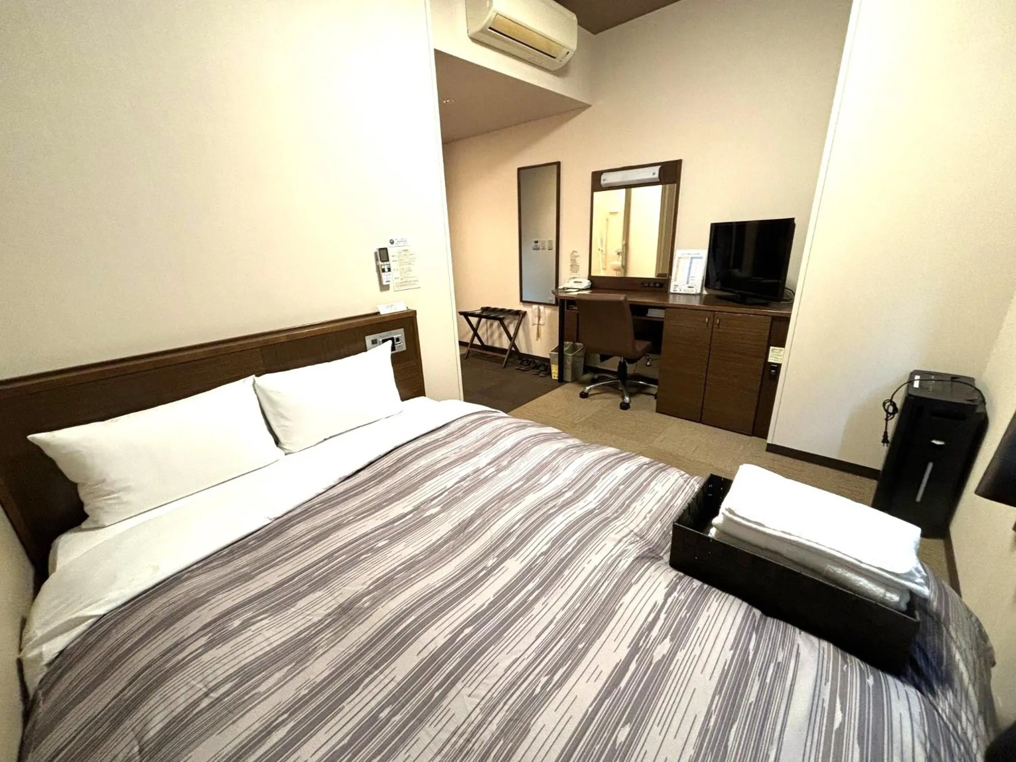 Photo of the whole room, Bed in Hotel Route-Inn Sagamihara -Kokudo 129 Gou-