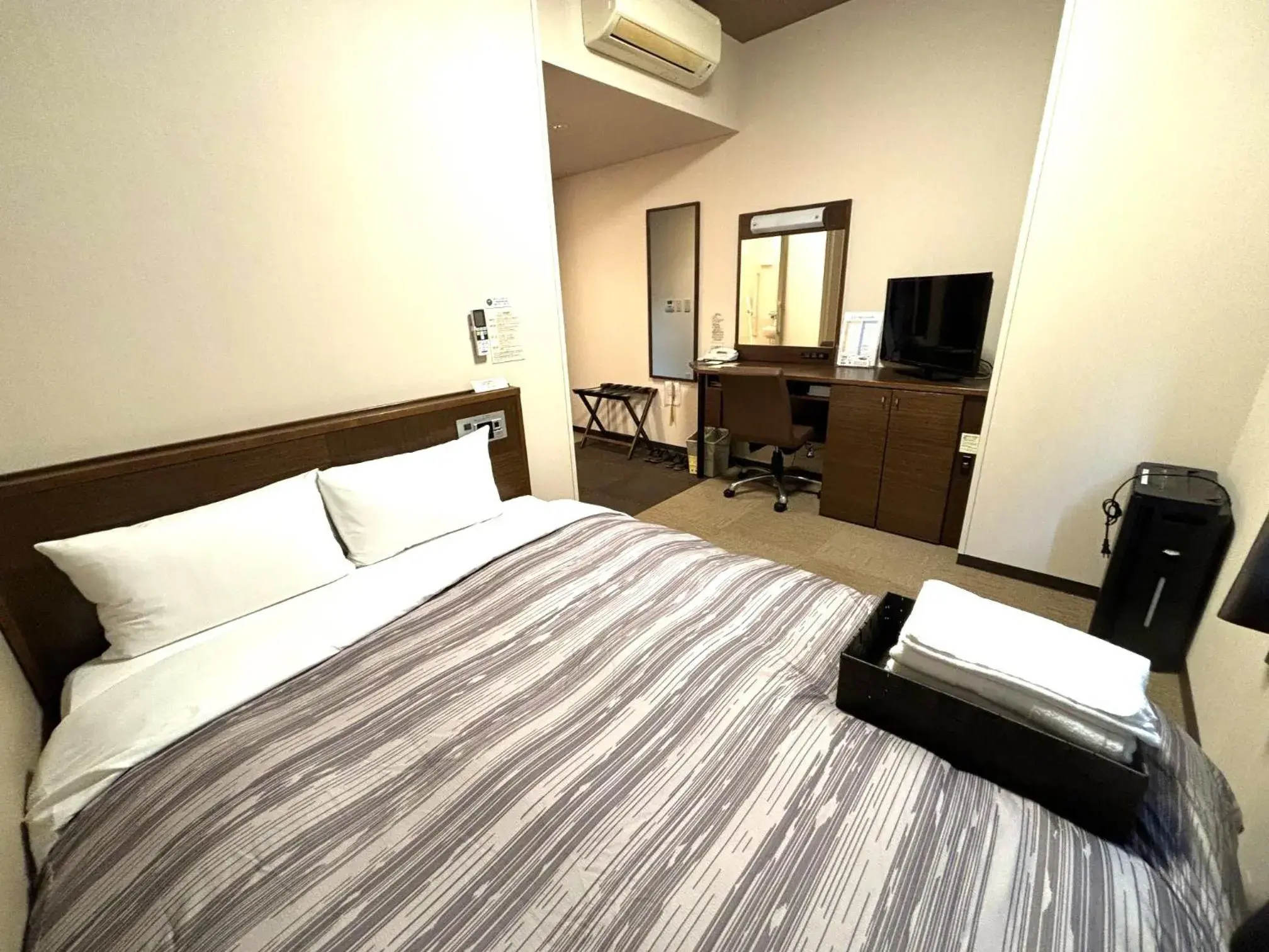 Photo of the whole room, Bed in Hotel Route-Inn Sagamihara -Kokudo 129 Gou- Photo of the whole room, Bed in Hotel Route-Inn Sagamihara -Kokudo 129 Gou-
