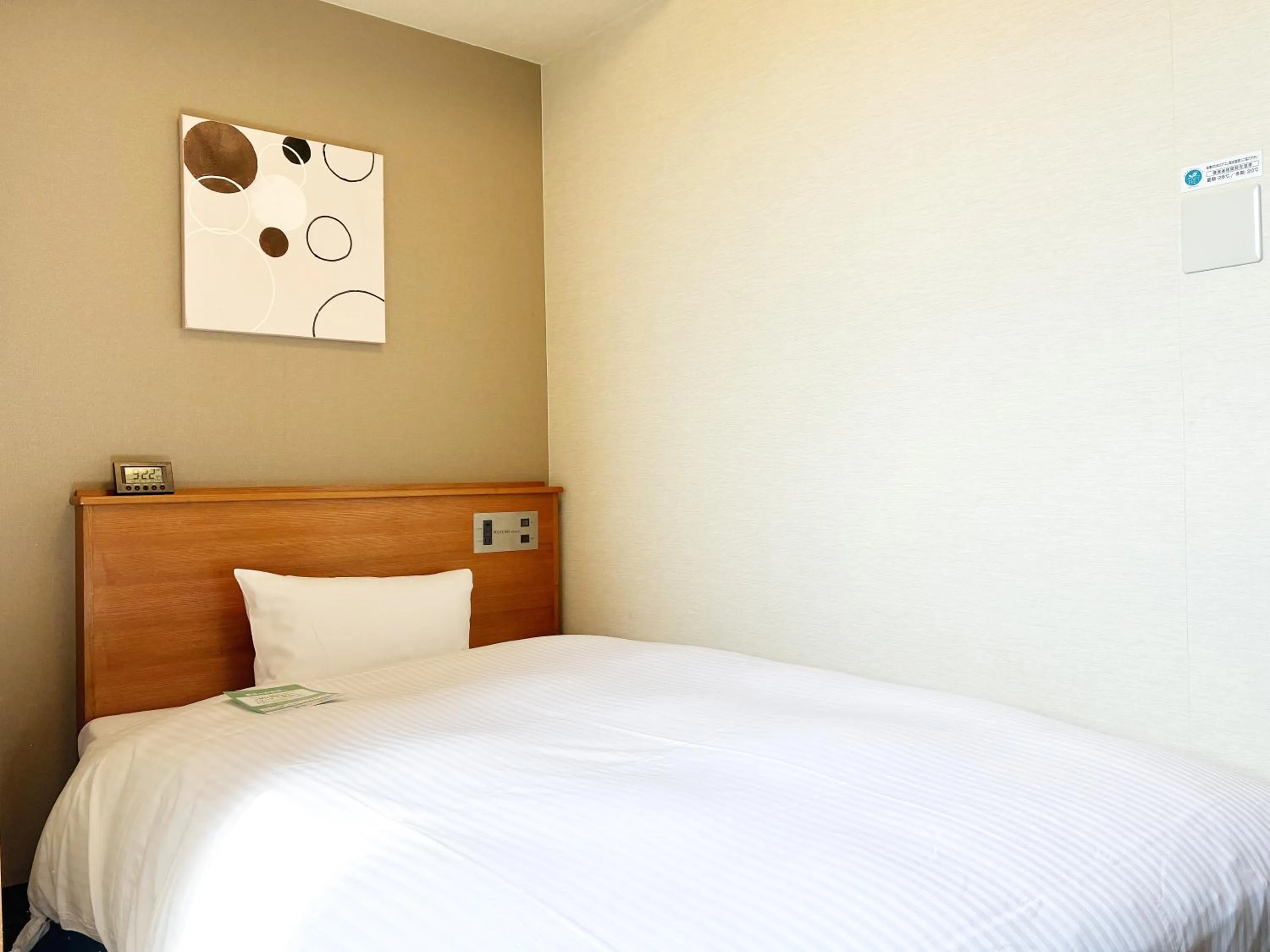 Photo of the whole room, Bed in Hotel Route-Inn Nagaizumi Numazu Inter 1