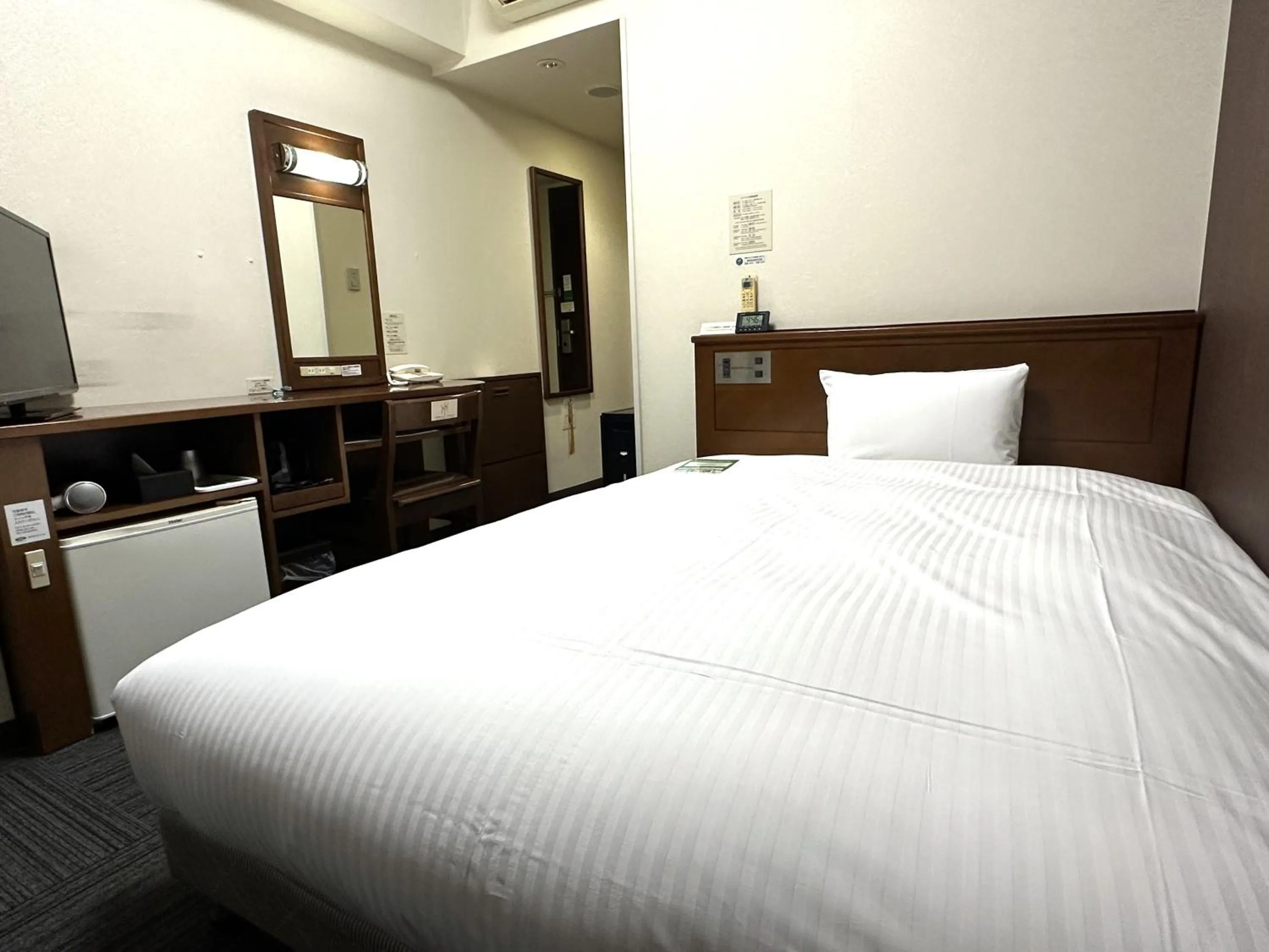 Photo of the whole room, Bed in Hotel Route-Inn Yaizu Inter