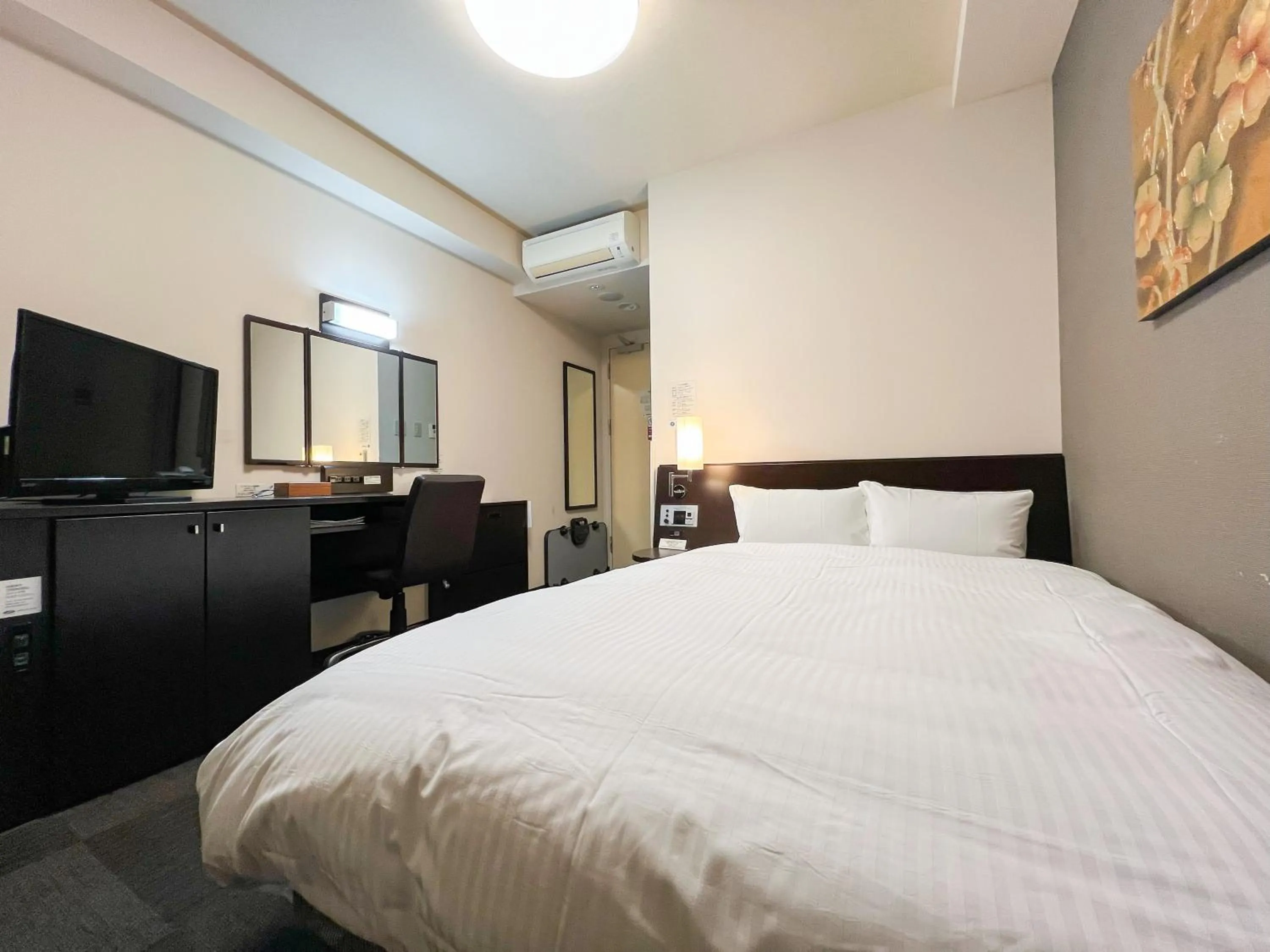 Photo of the whole room, Bed in Hotel Route-Inn Hirosaki Joto