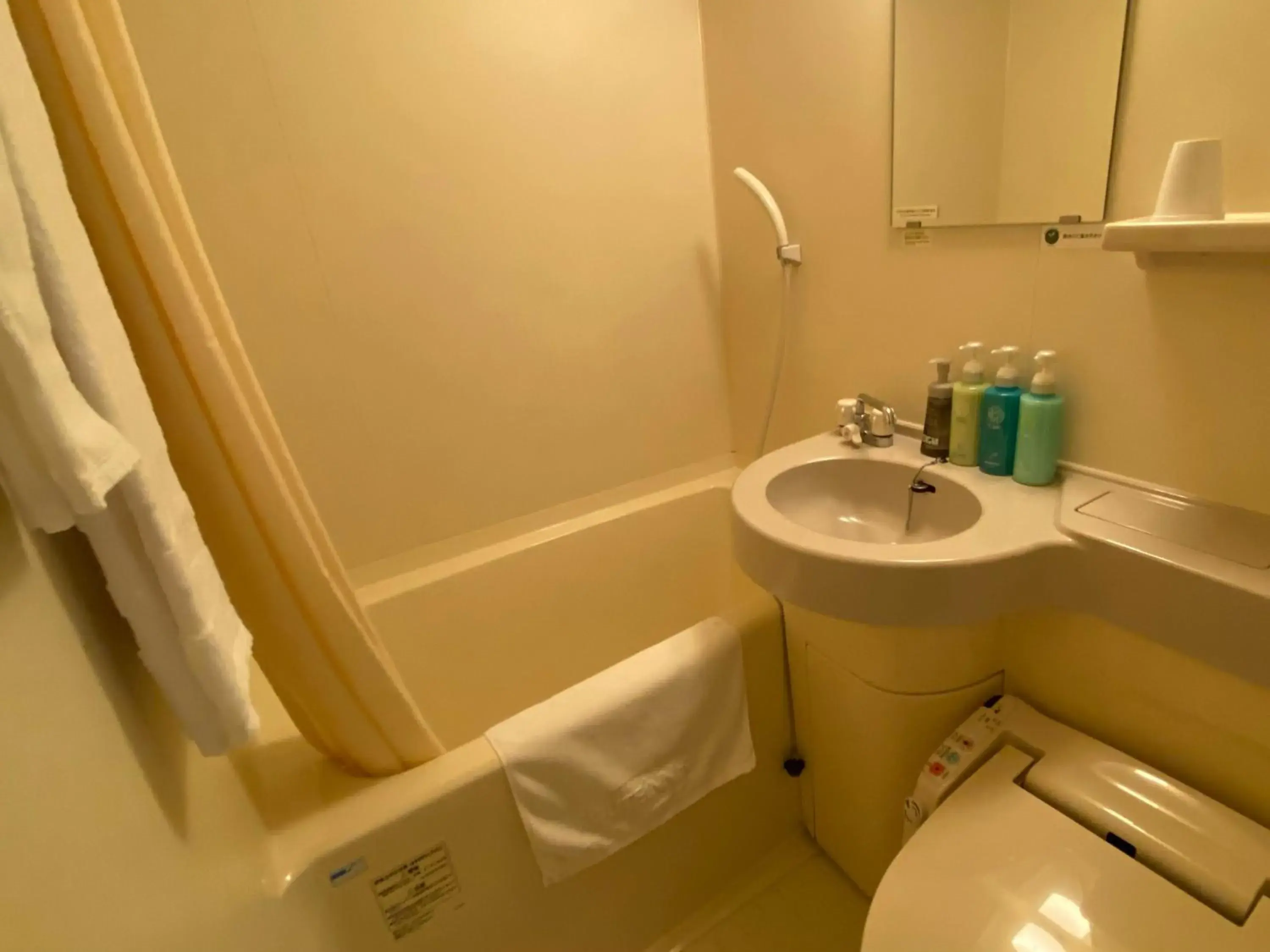 Standard Twin Room - single occupancy - Non-Smoking in Hotel Route-Inn Kakegawa Inter Standard Twin Room - single occupancy - Non-Smoking in Hotel Route-Inn Kakegawa Inter