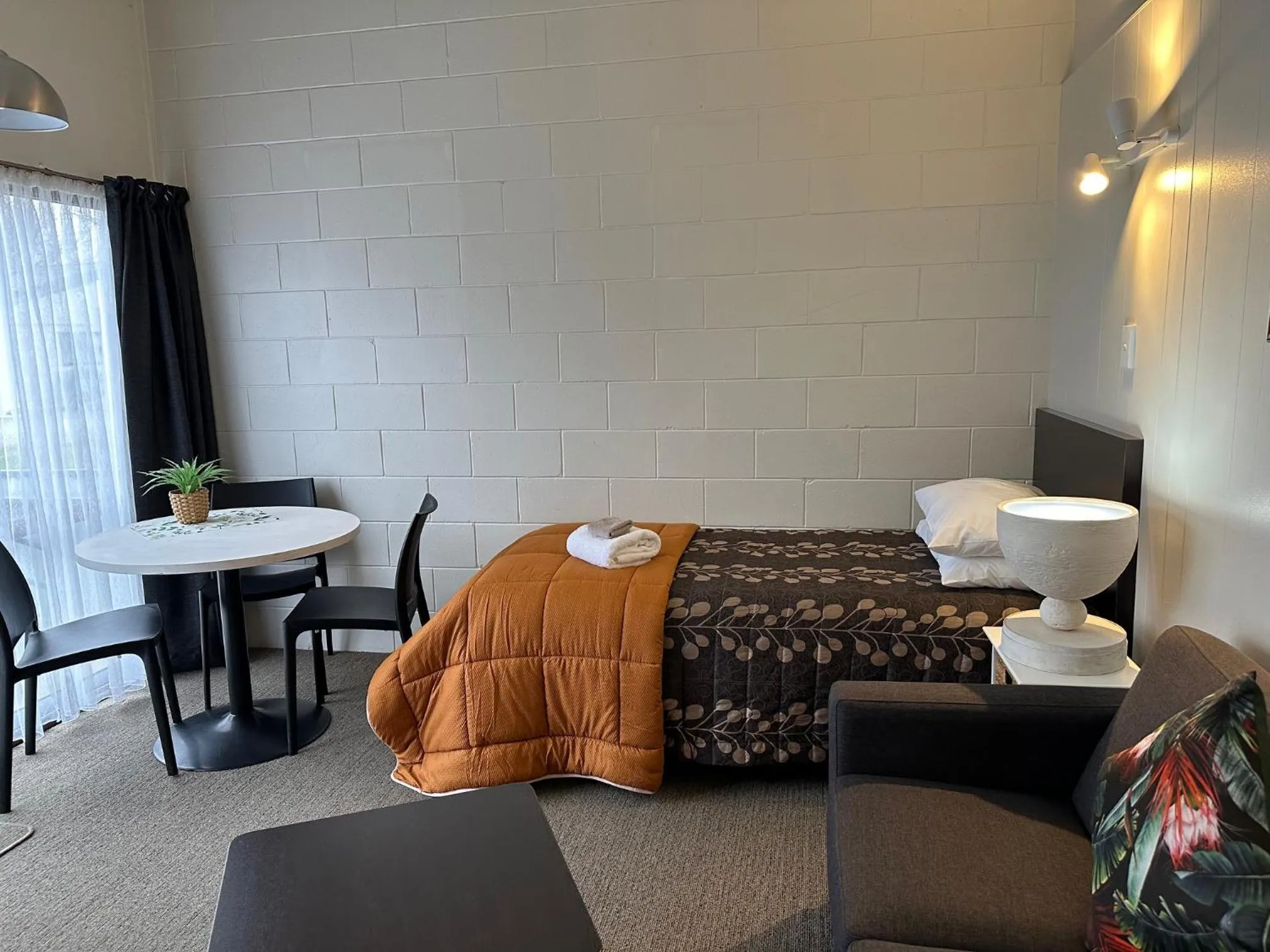 Bed in Anderson Park Motel