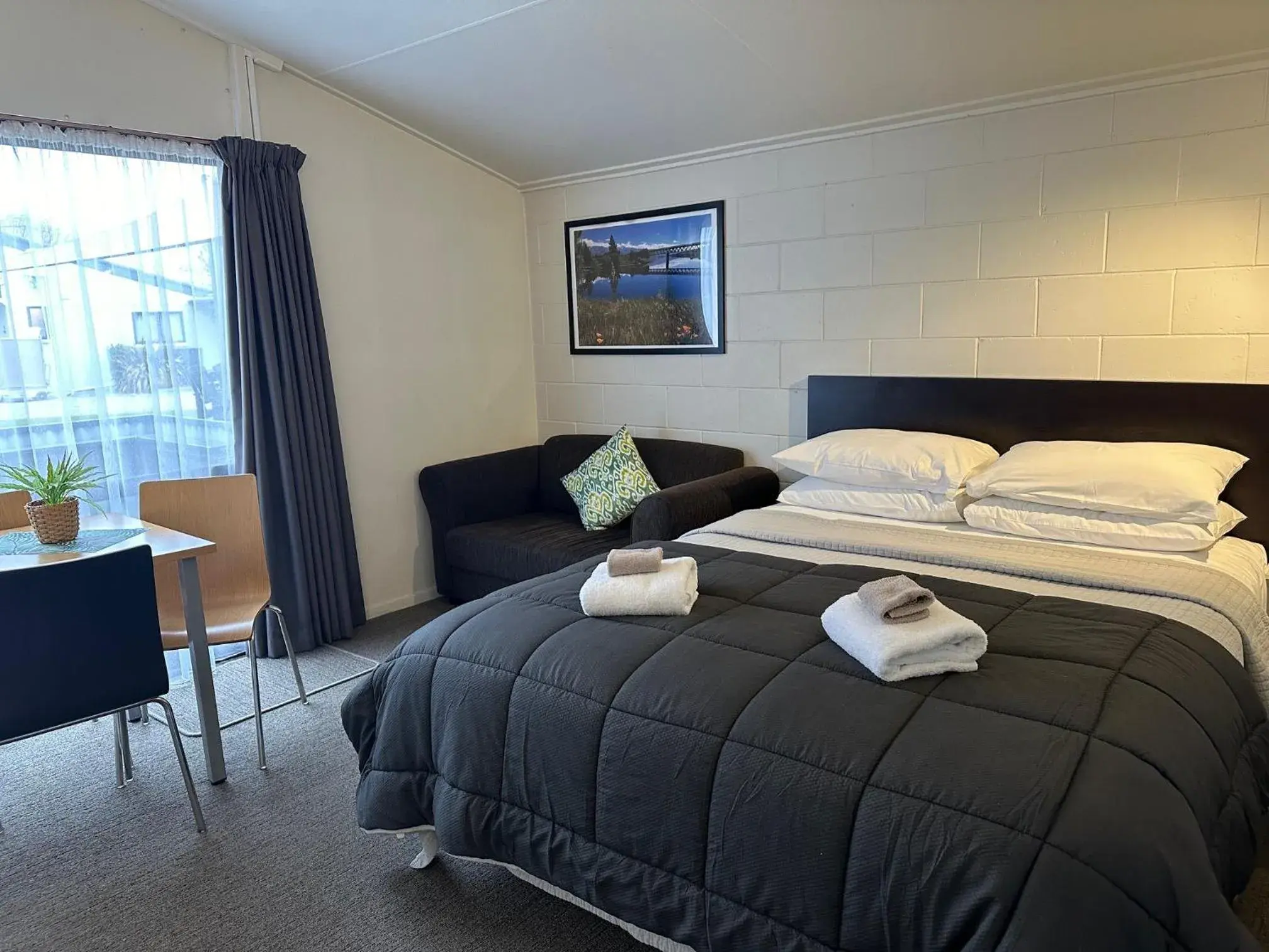 Bed in Anderson Park Motel Bed in Anderson Park Motel