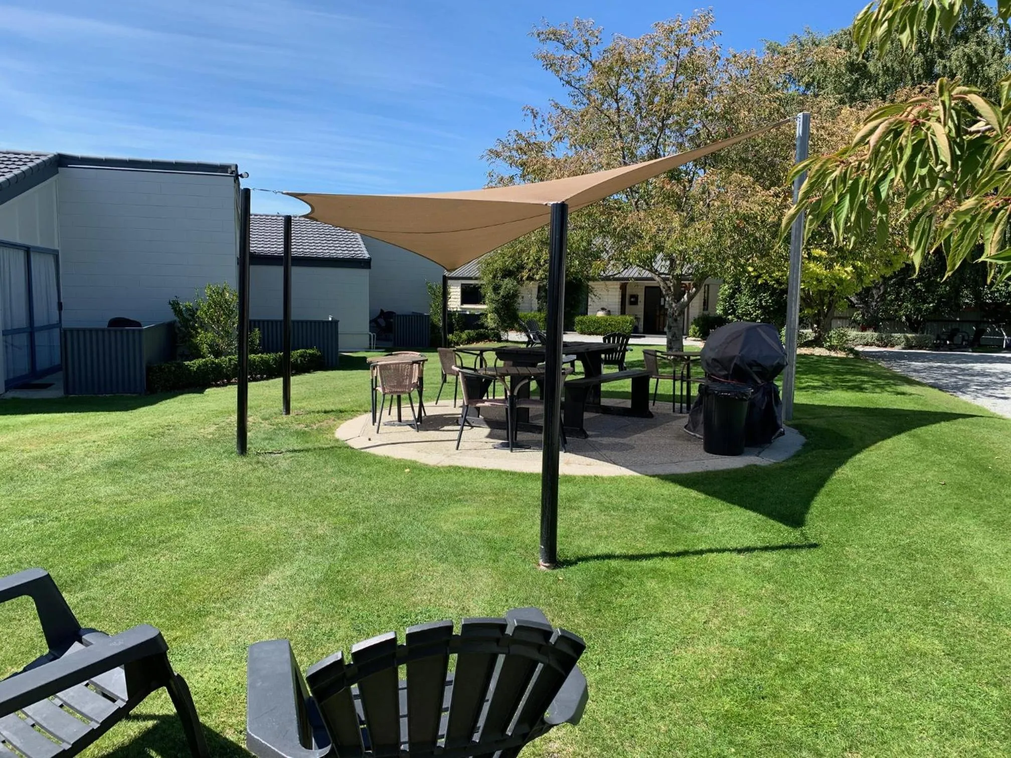 BBQ facilities in Anderson Park Motel