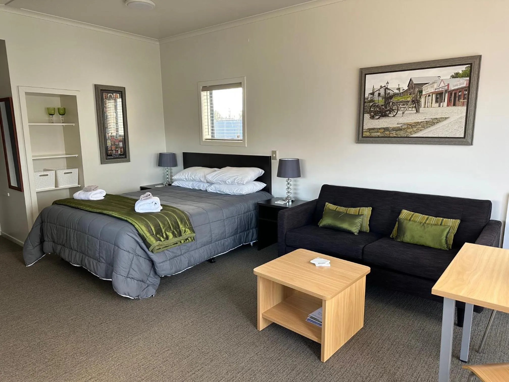 Bed in Anderson Park Motel