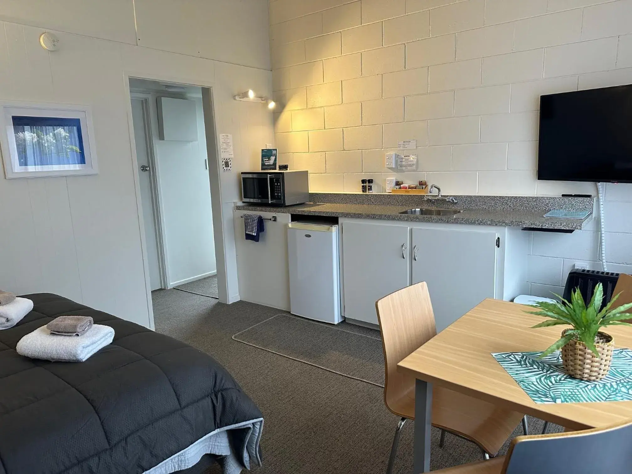 Bed in Anderson Park Motel Bed in Anderson Park Motel