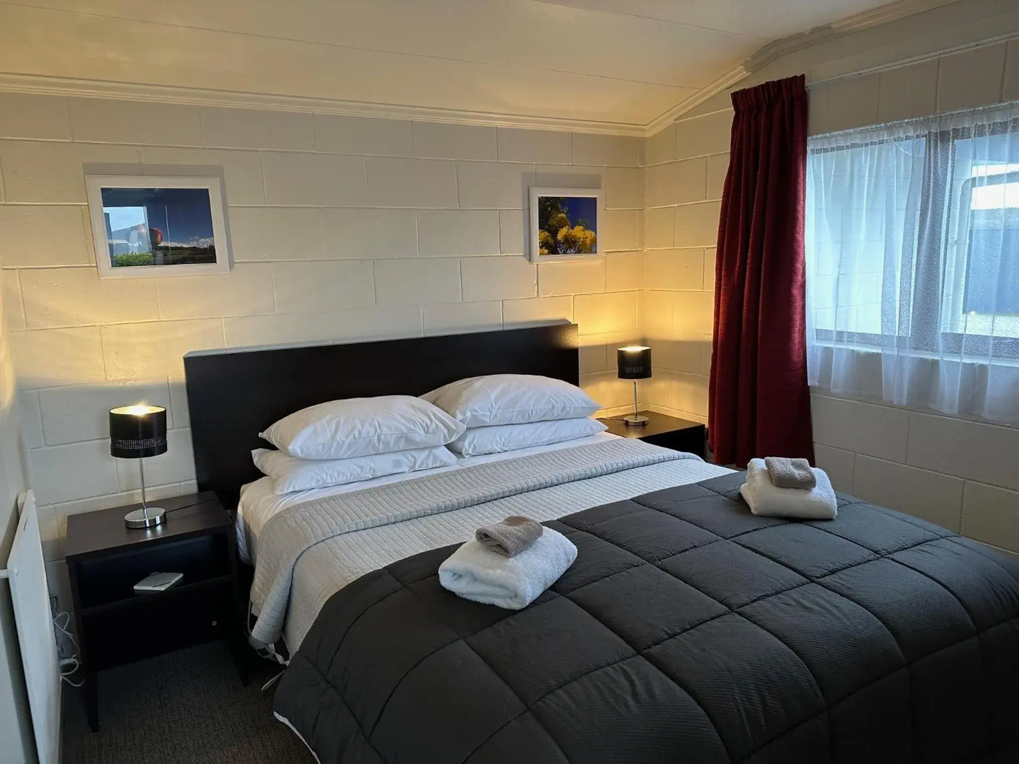 Bed in Anderson Park Motel Bed in Anderson Park Motel