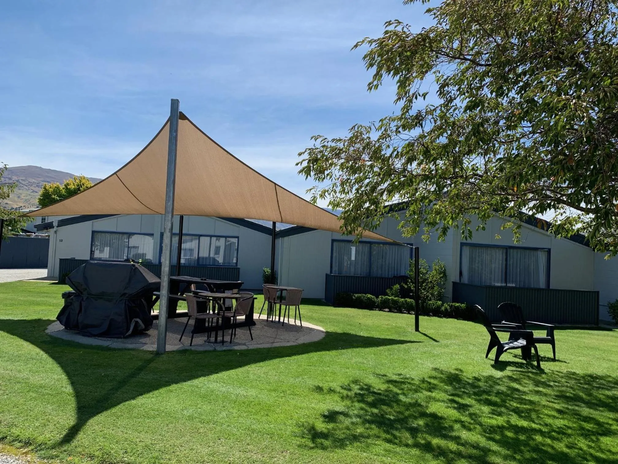 BBQ facilities in Anderson Park Motel