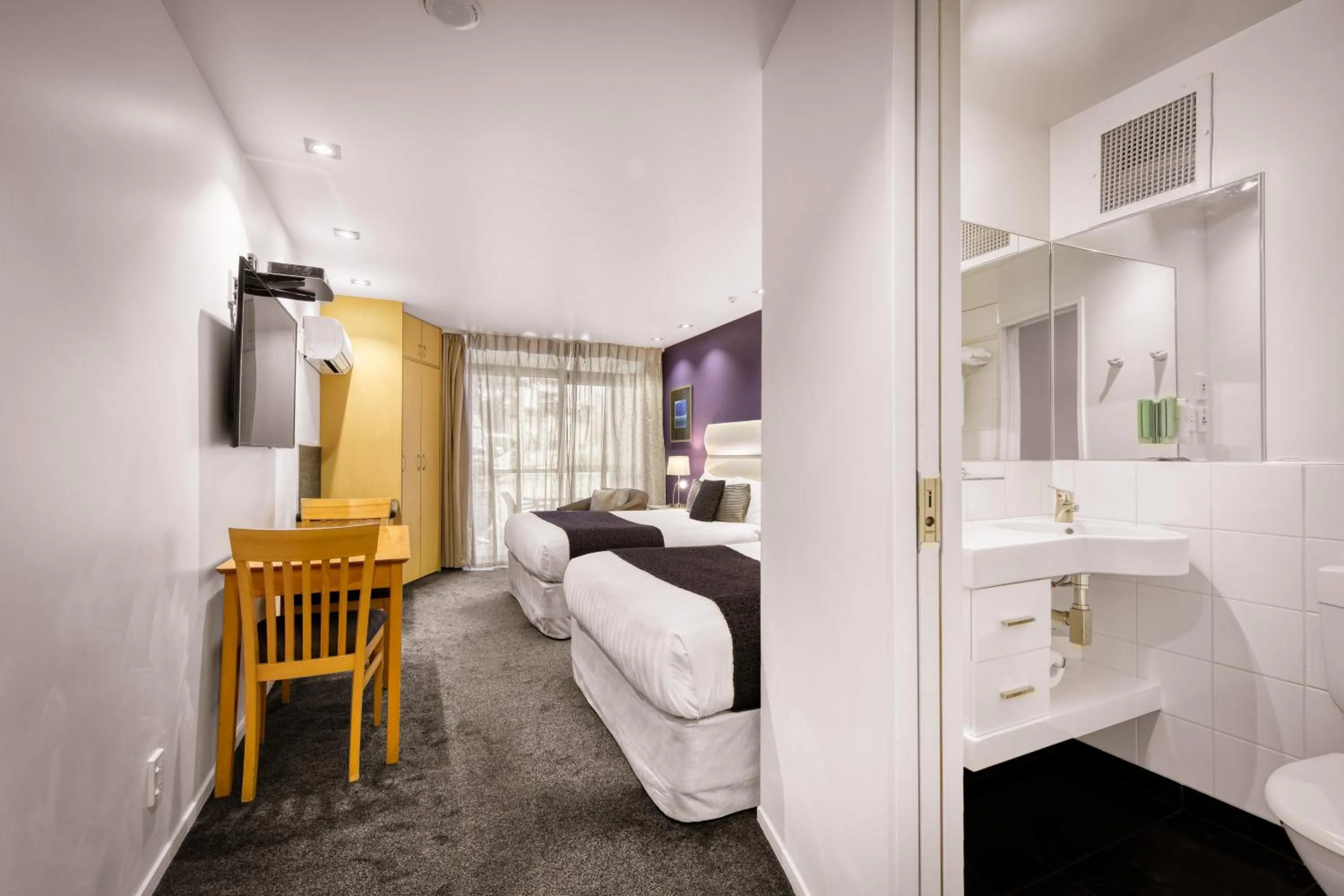 Area and facilities, Bed in Tides Hotel