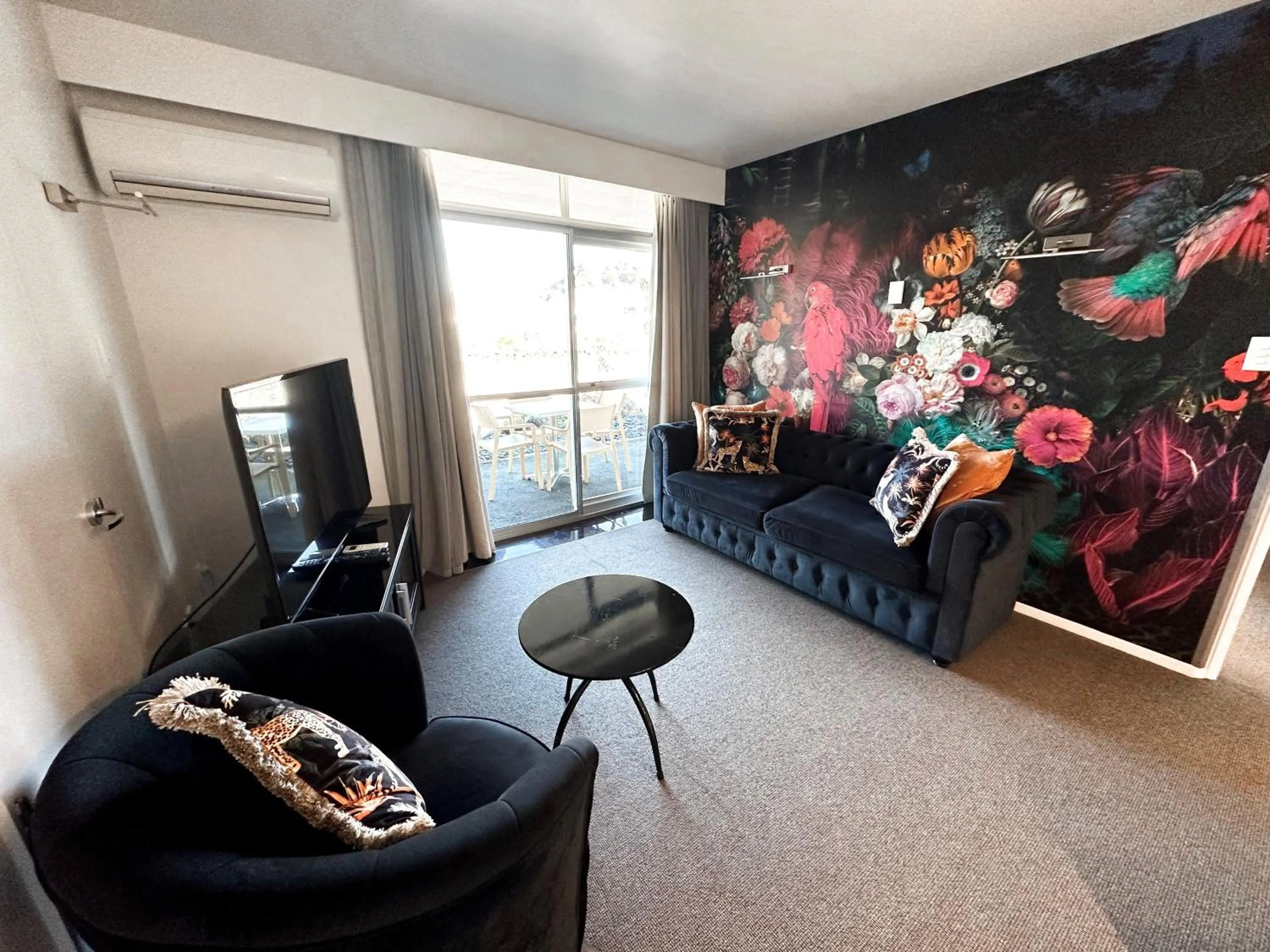 Living room in Tides Hotel