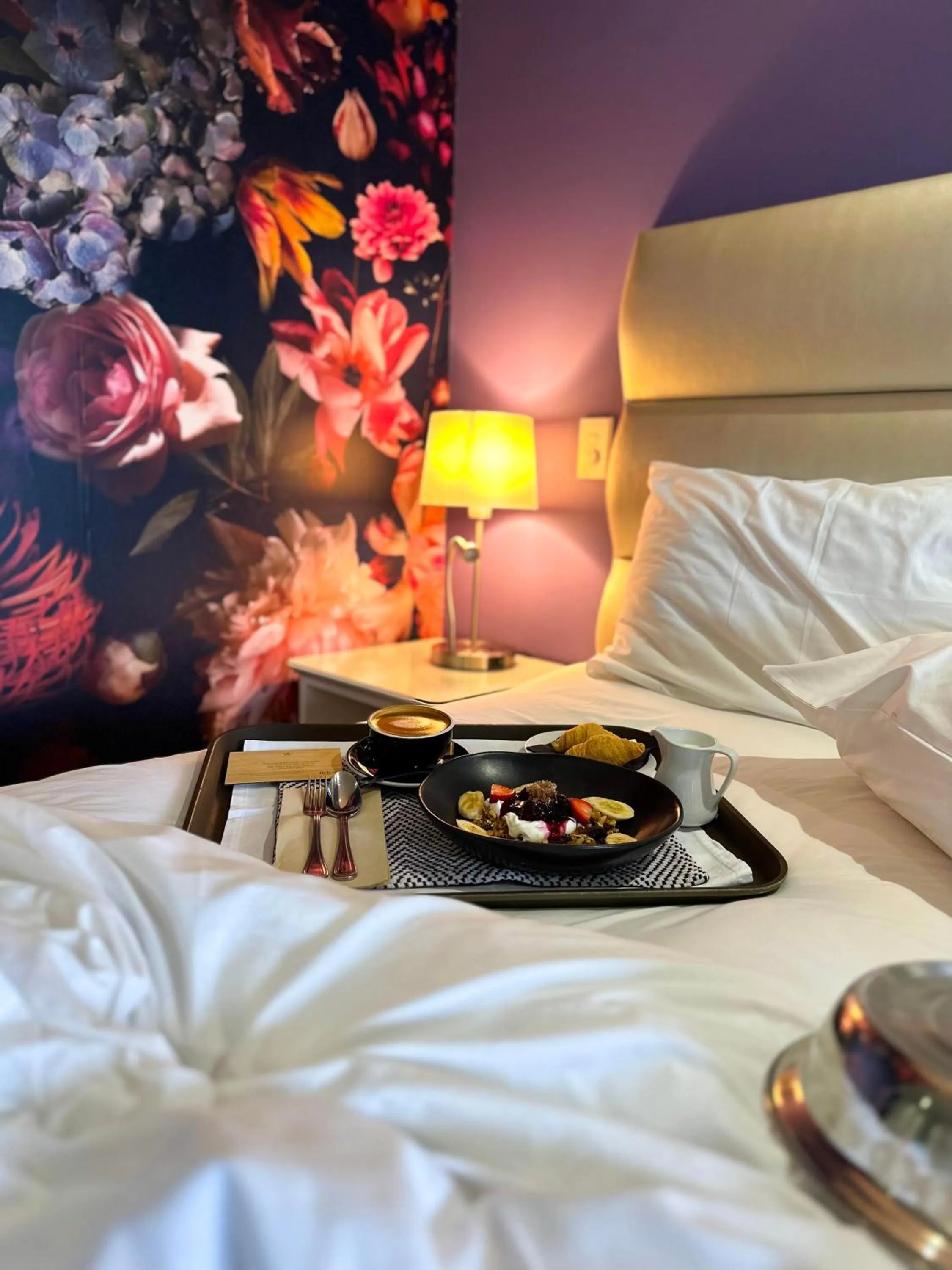 Breakfast, Bed in Tides Hotel