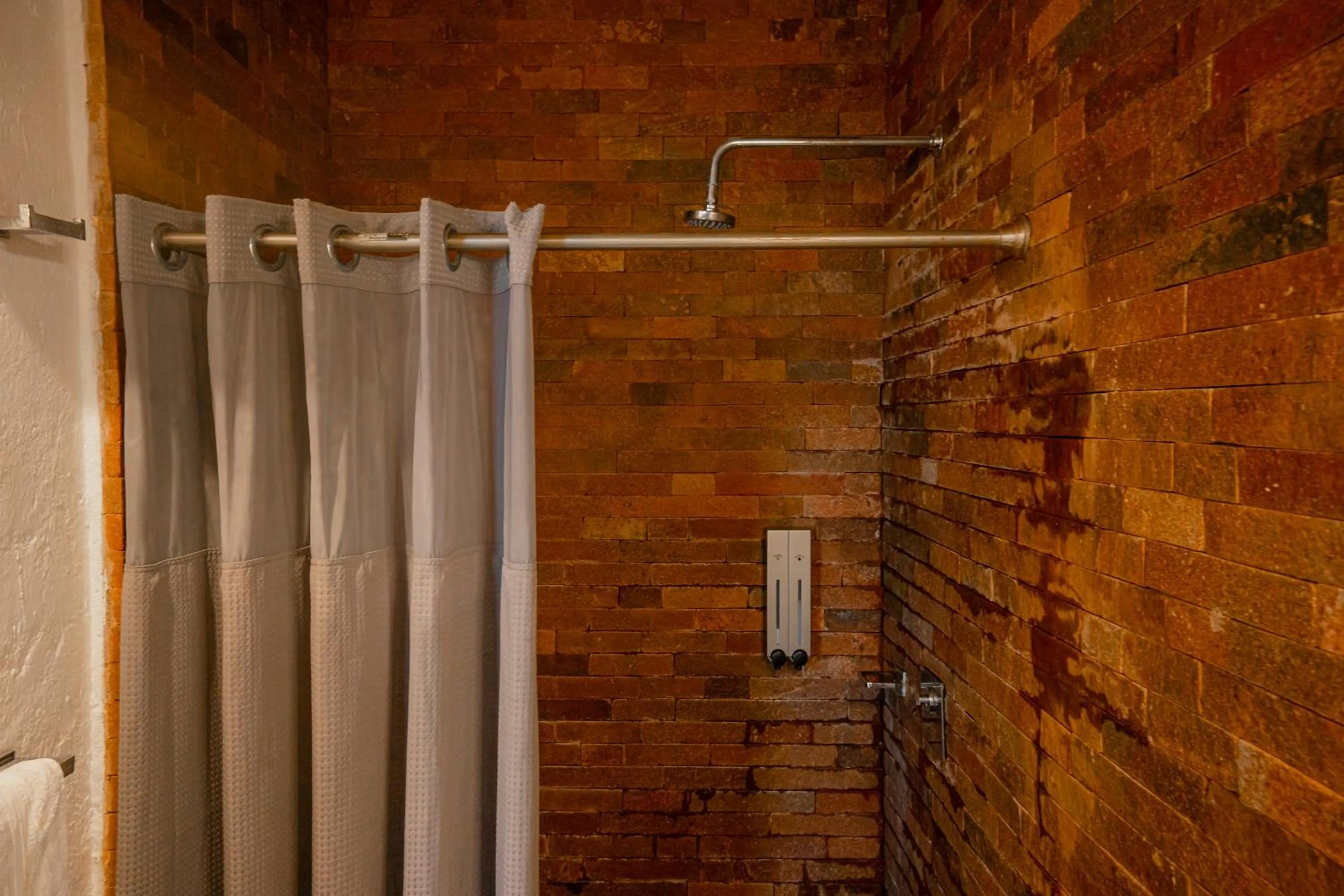 Shower in Mineral del Cielo