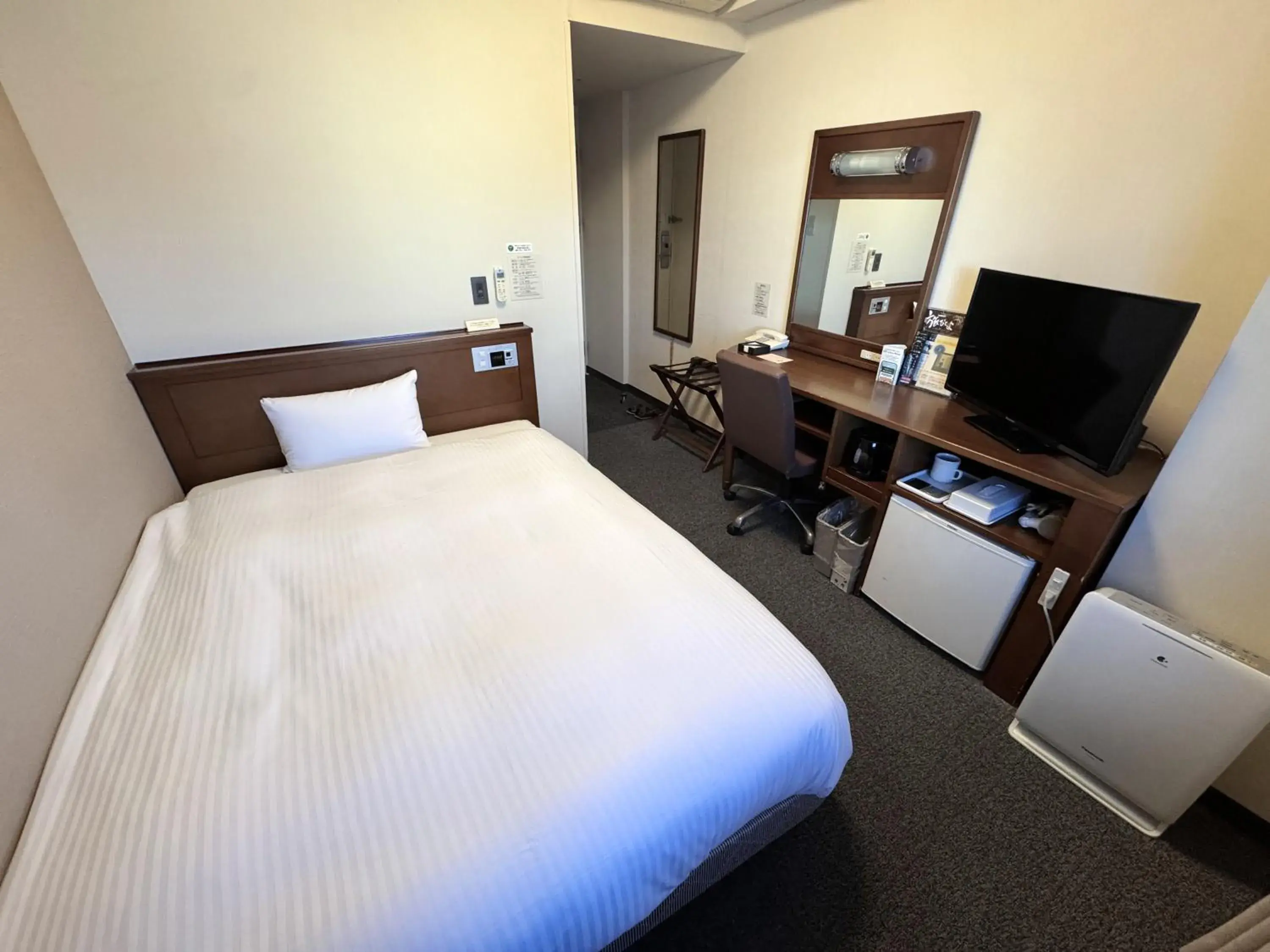 Photo of the whole room, Bed in Hotel Route-Inn Shiojiri Photo of the whole room, Bed in Hotel Route-Inn Shiojiri