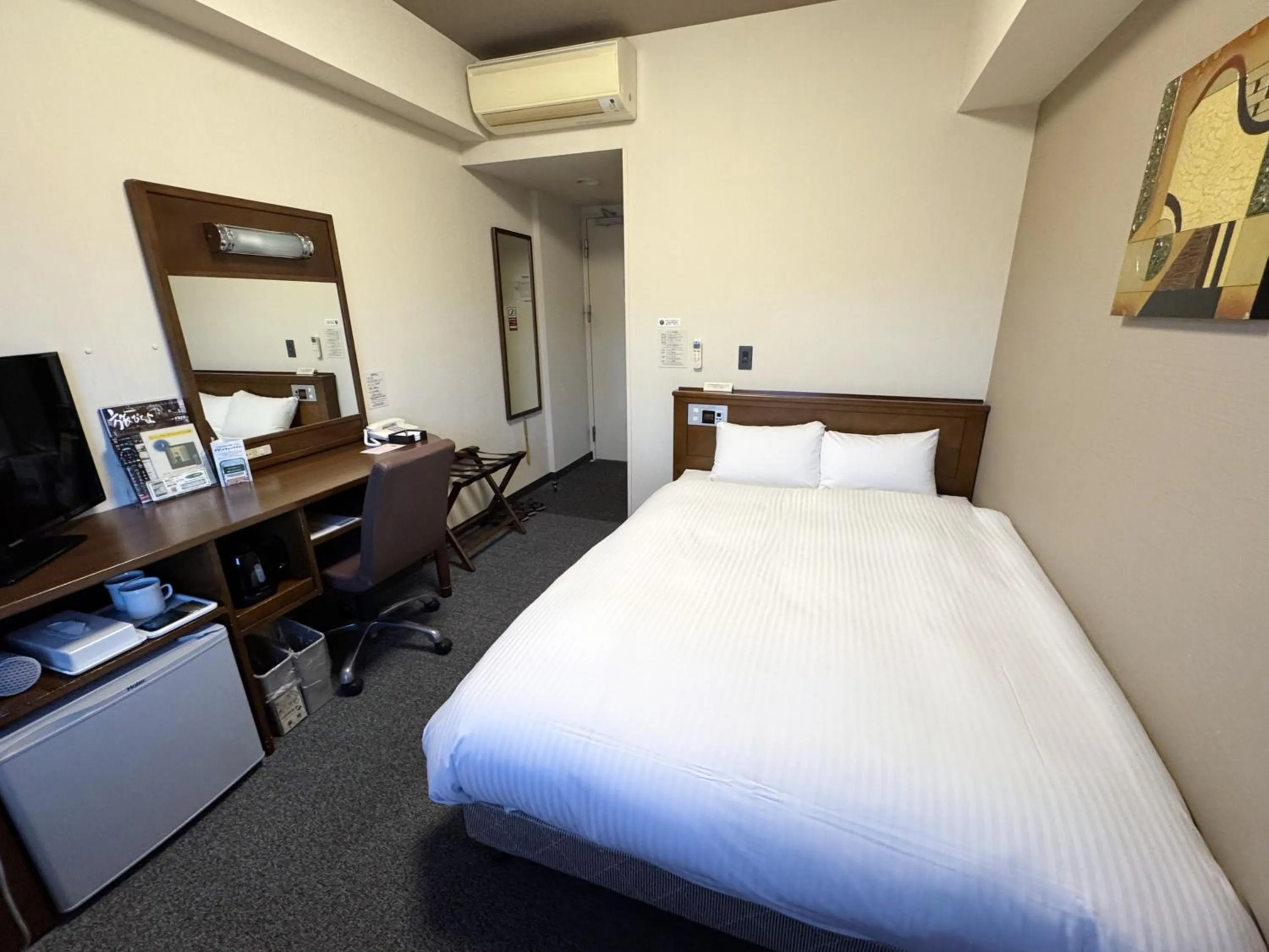 Photo of the whole room, Bed in Hotel Route-Inn Shiojiri