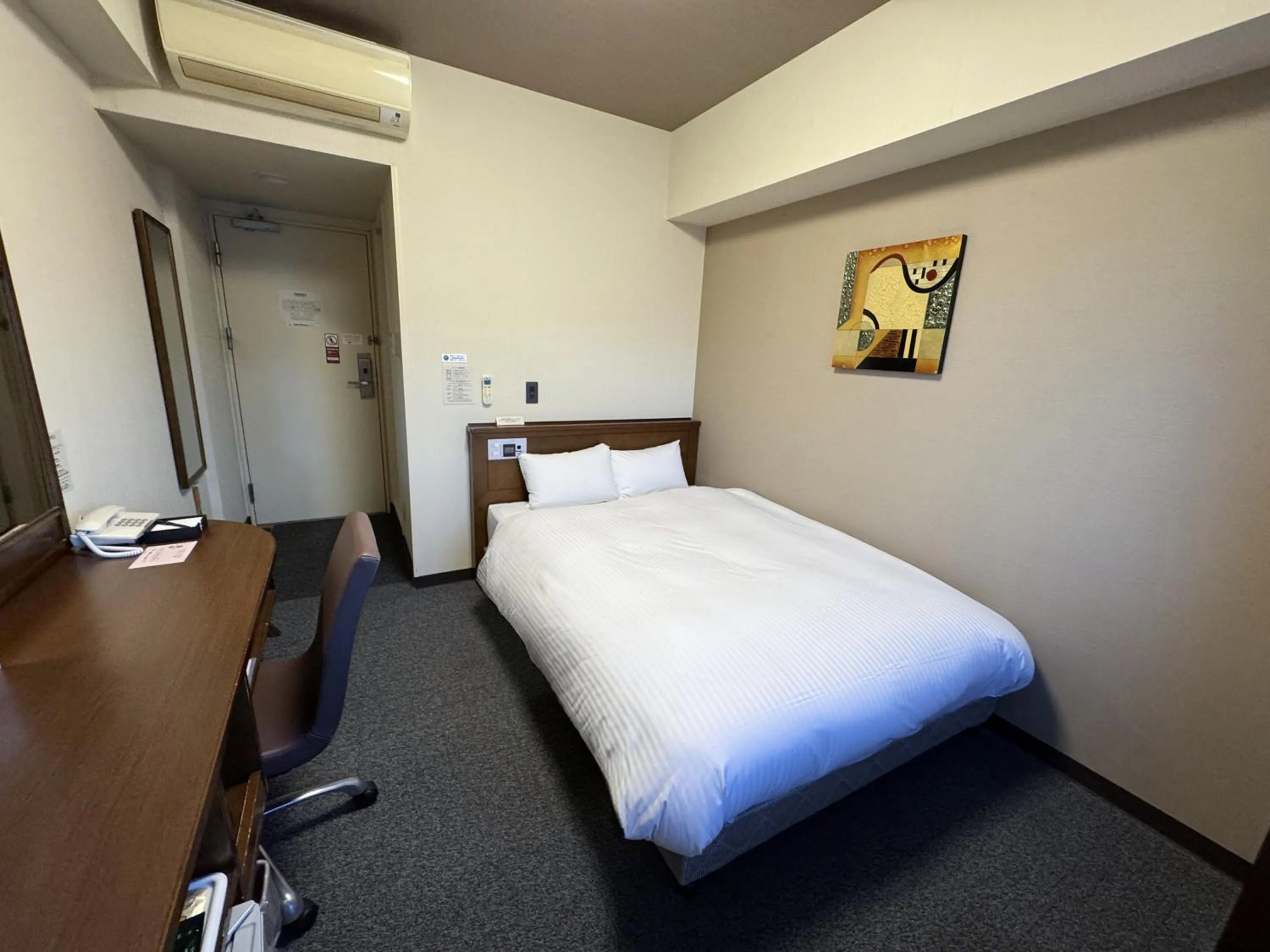 Photo of the whole room, Bed in Hotel Route-Inn Shiojiri