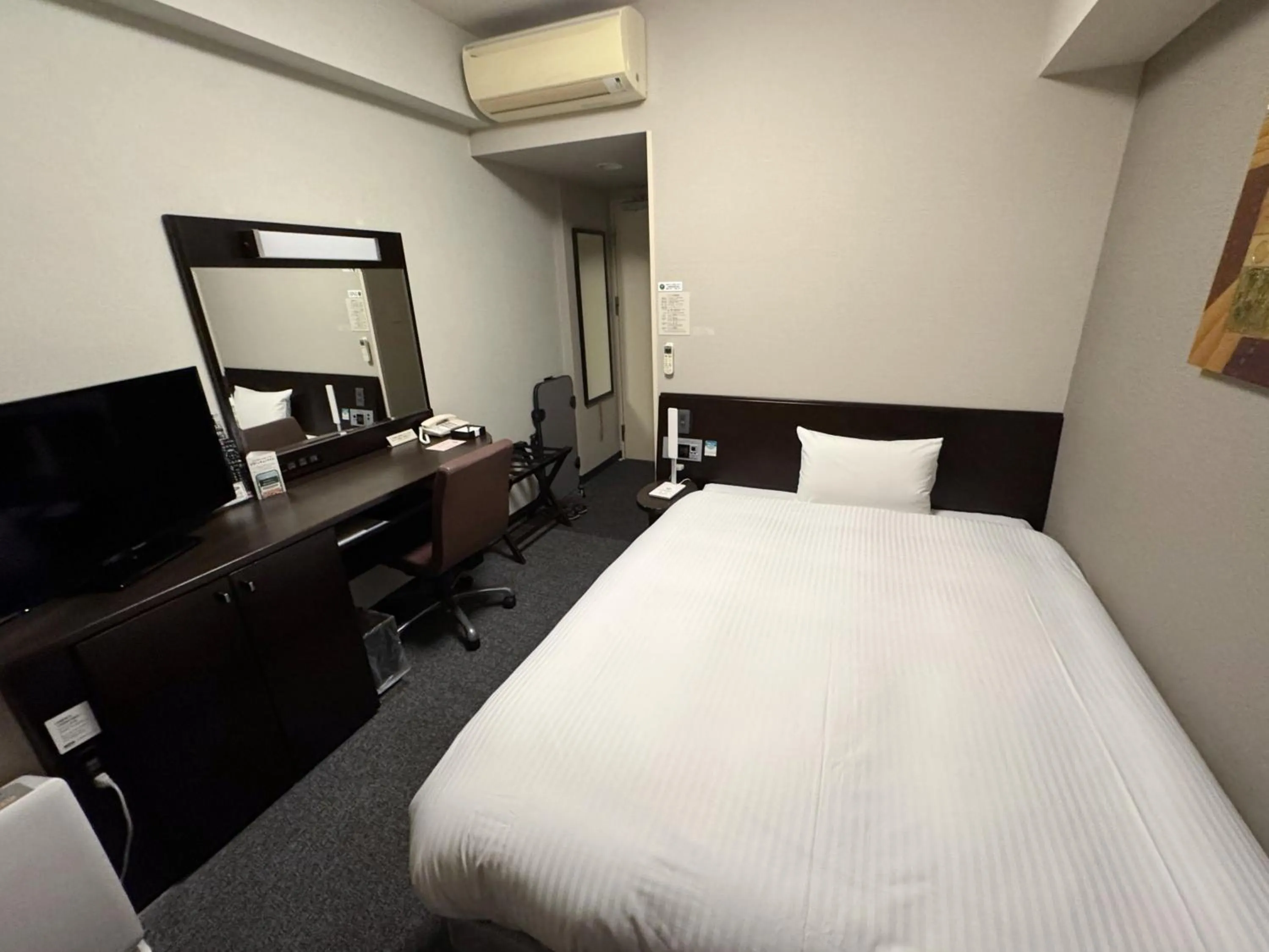 Photo of the whole room, Bed in Hotel Route-Inn Shiojiri