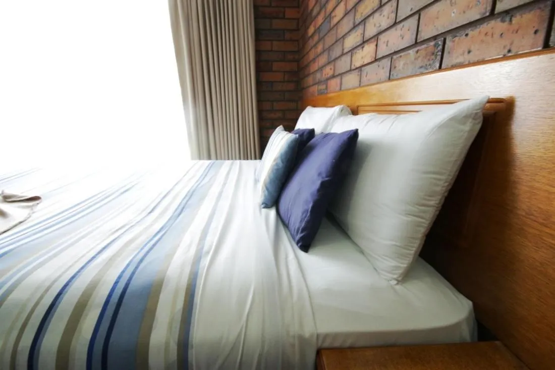 Bed in Golden Palms Motel