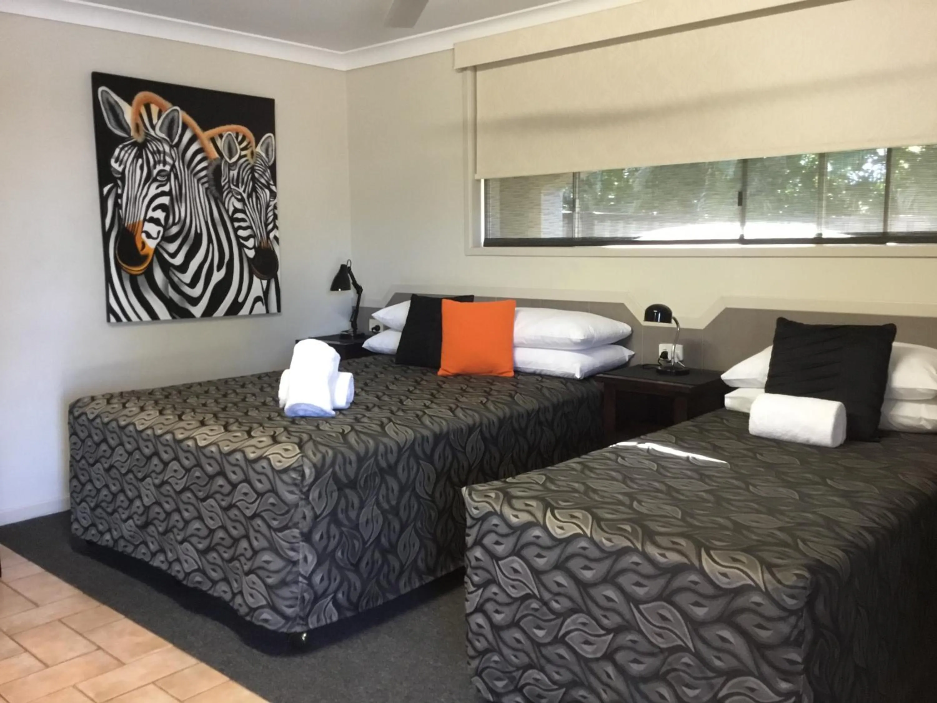 Photo of the whole room, Bed in Golden Palms Motor Inn